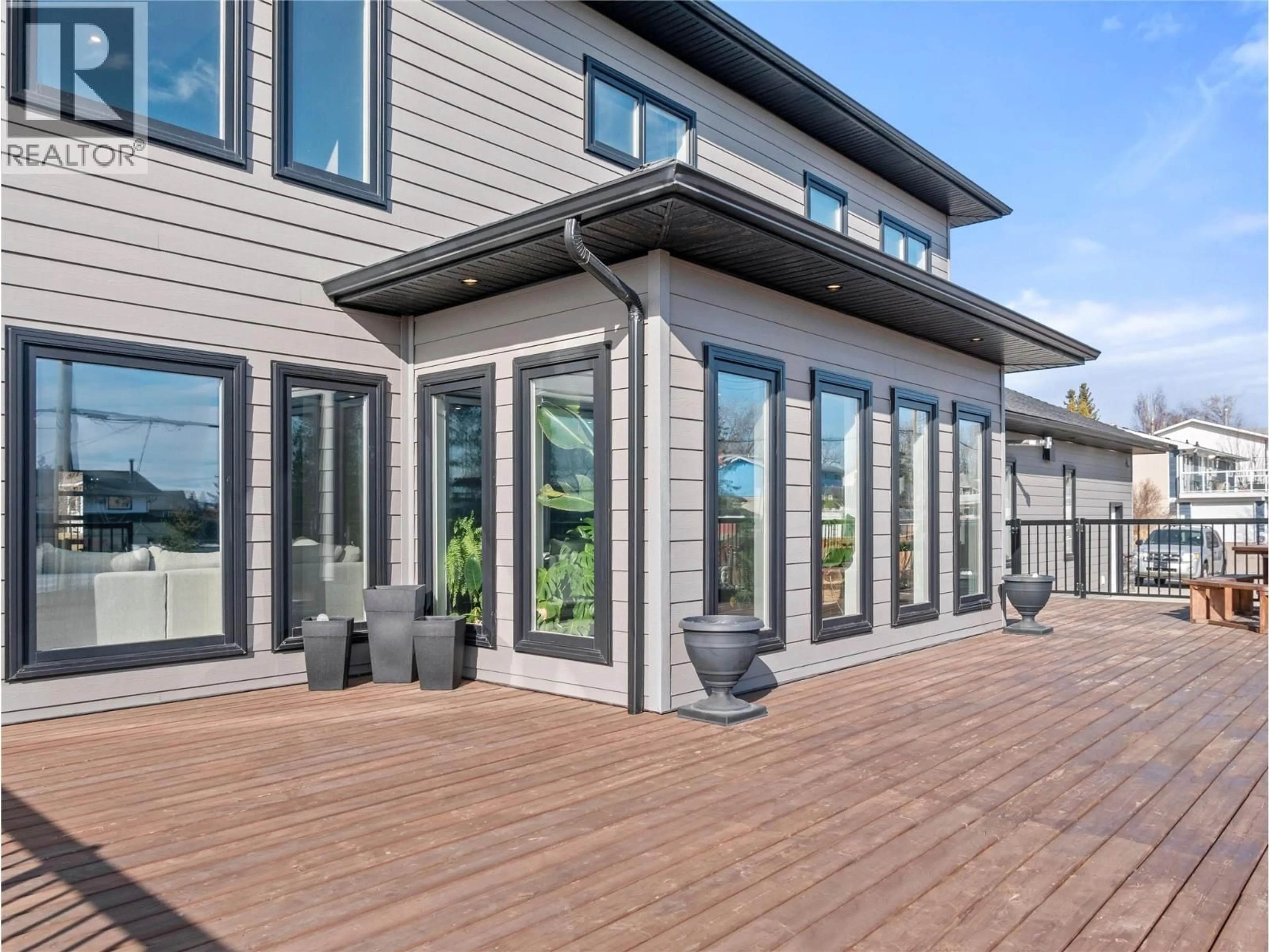 Home with vinyl exterior material, unknown for 1905 89 AVENUE, Dawson Creek British Columbia V1G0A2