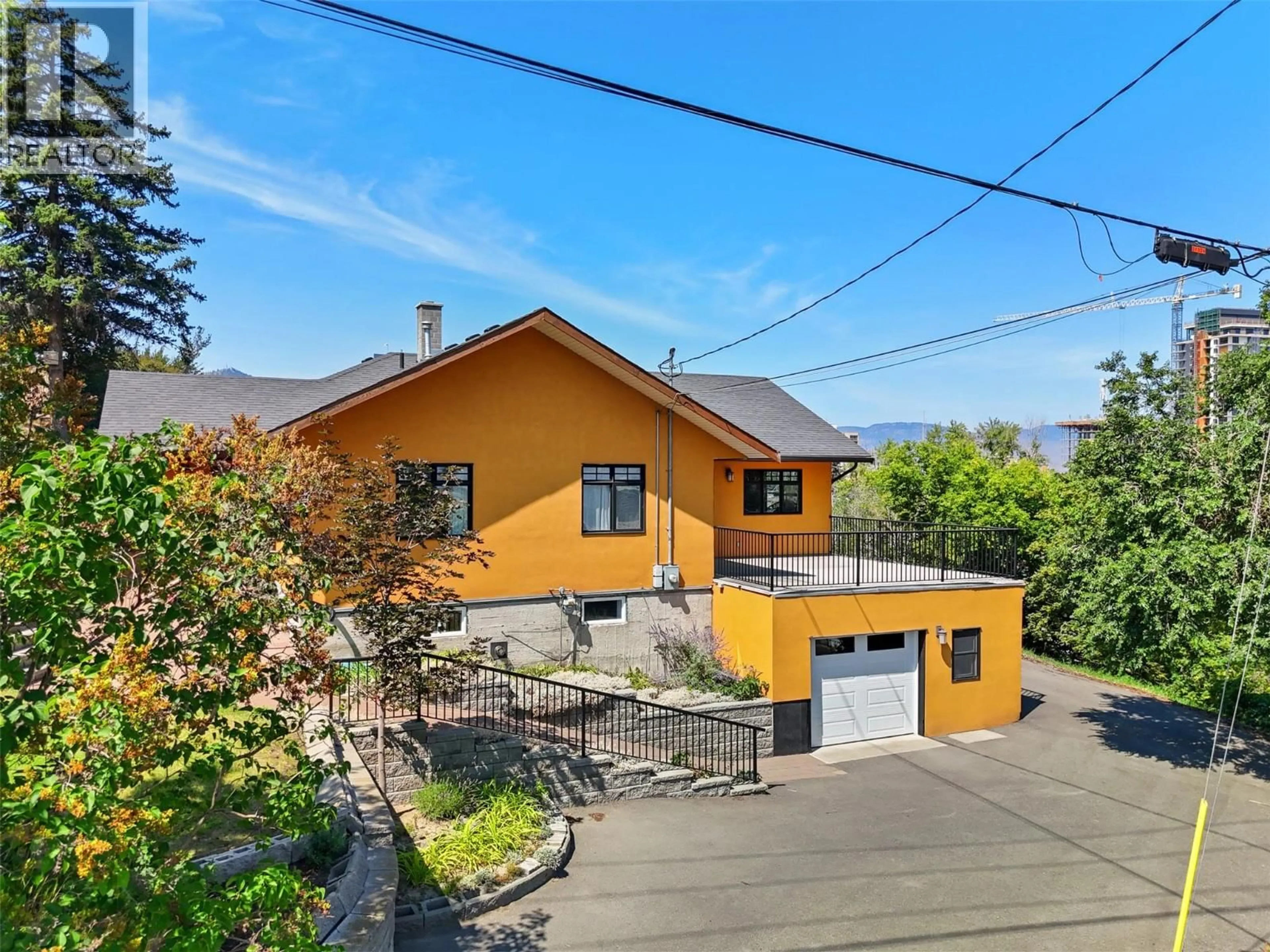 A pic from outside/outdoor area/front of a property/back of a property/a pic from drone, street for 880 6TH AVENUE, Kamloops British Columbia V2C3S1