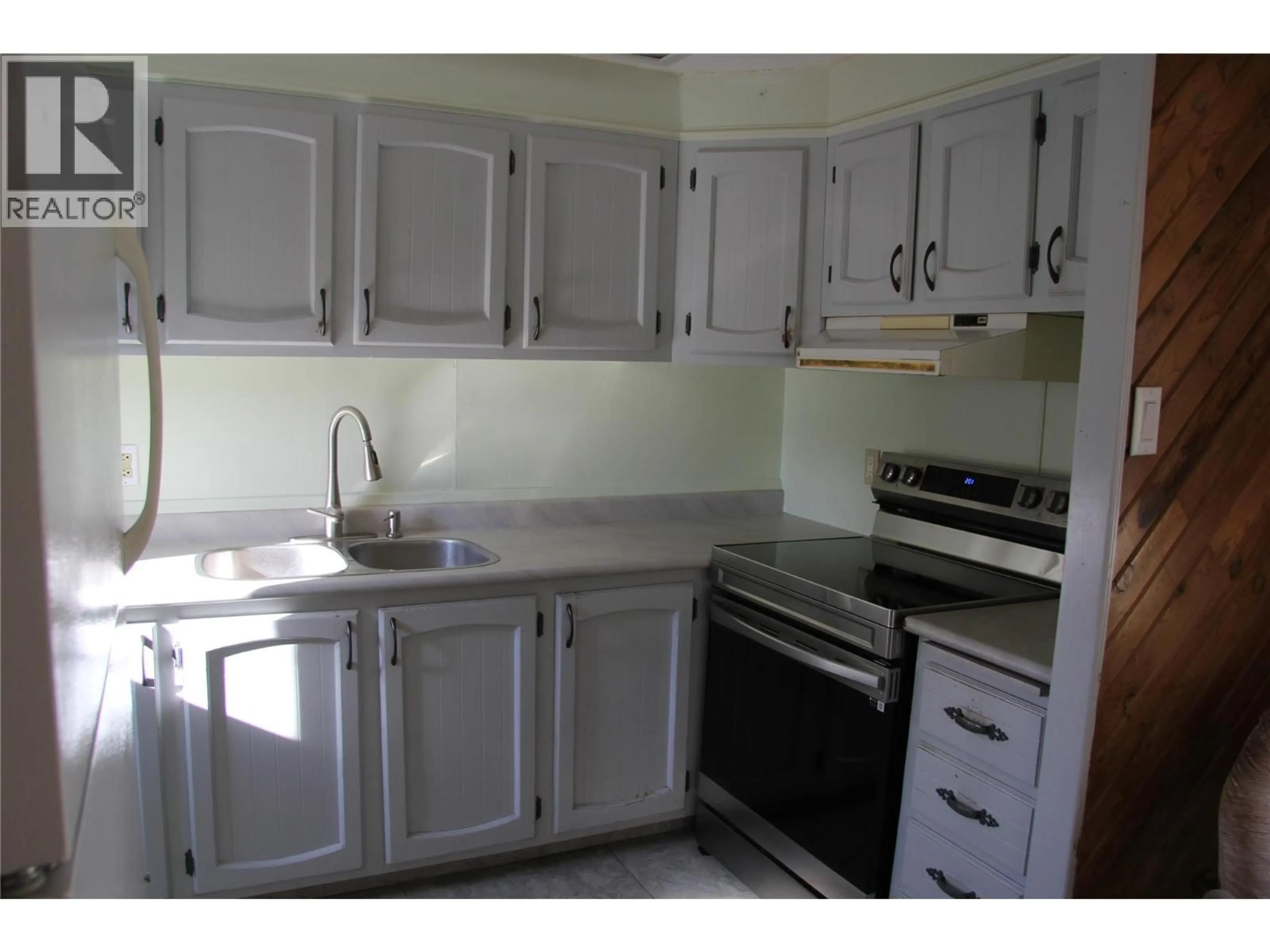 Standard kitchen, unknown for 6 - 1204 MAPLEWOOD STREET, Revelstoke British Columbia V0E2S2