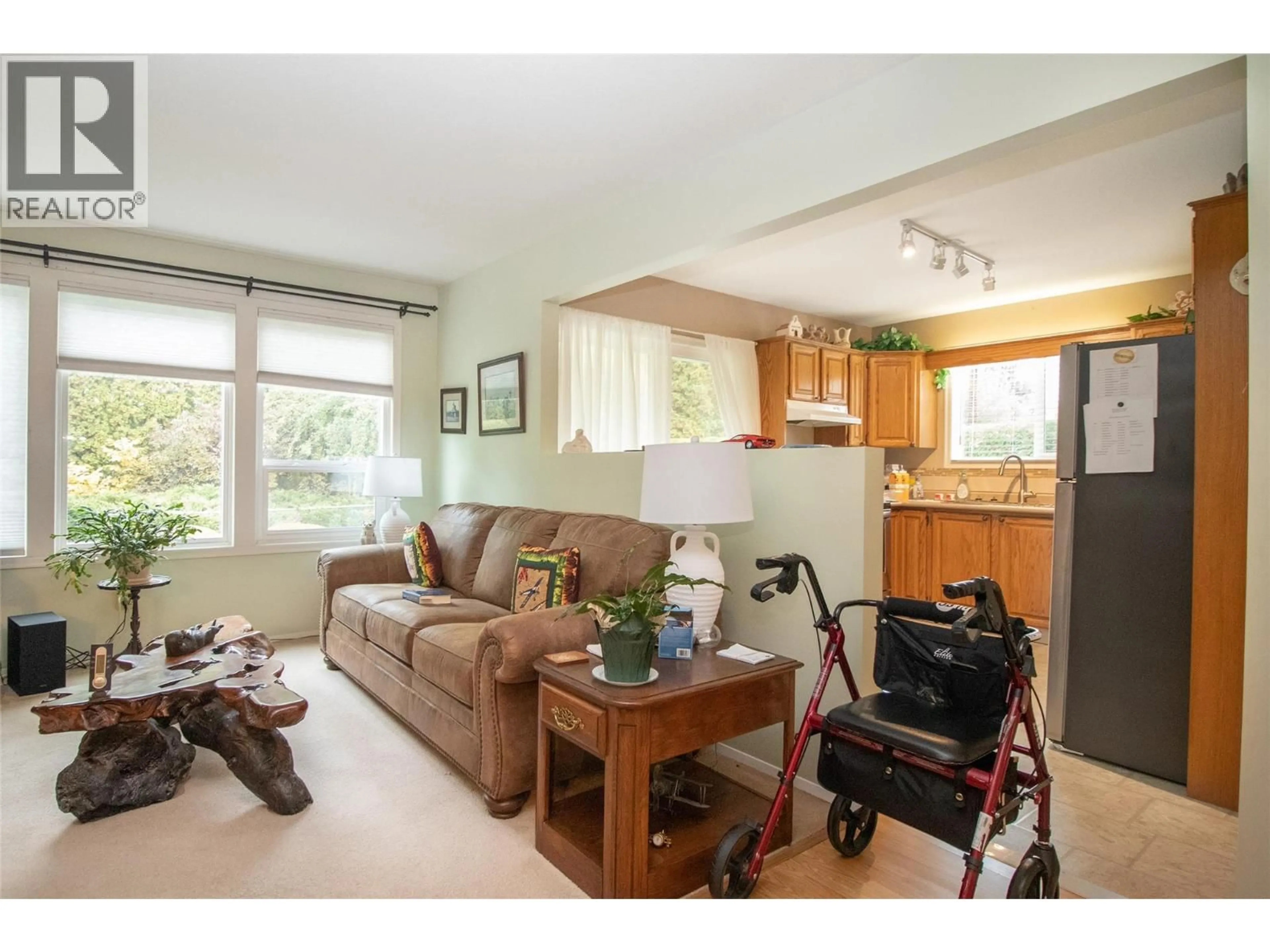 Living room with furniture, wood/laminate floor for 2 - 1209 BROOKSIDE AVENUE, Kelowna British Columbia V1Y5T5