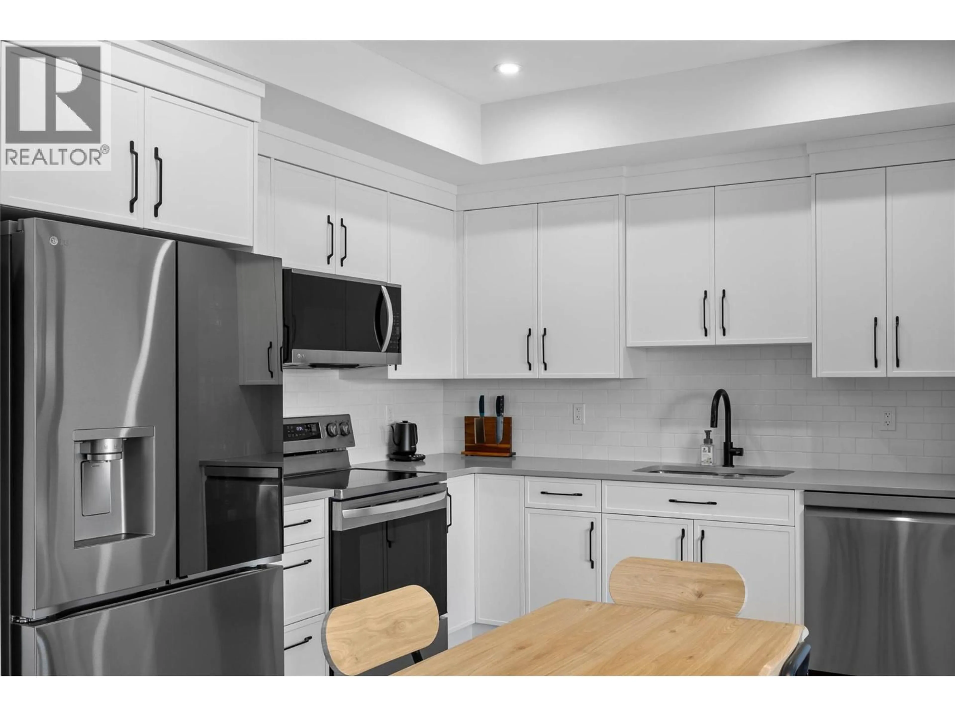 Standard kitchen, unknown for 102 - 321 CENTRE AVENUE, Kamloops British Columbia V2C0M6