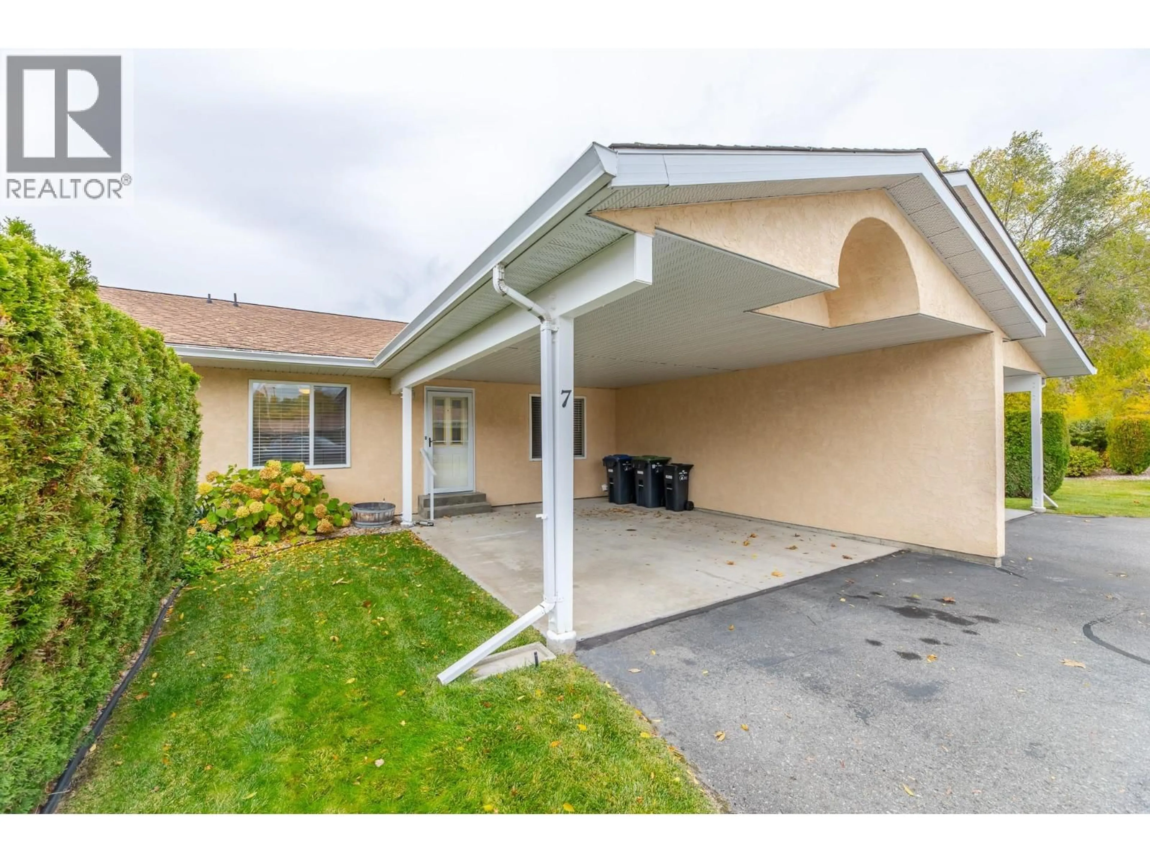 Home with vinyl exterior material, street for 7 - 145 REDWING PLACE, Oliver British Columbia V0H1T4