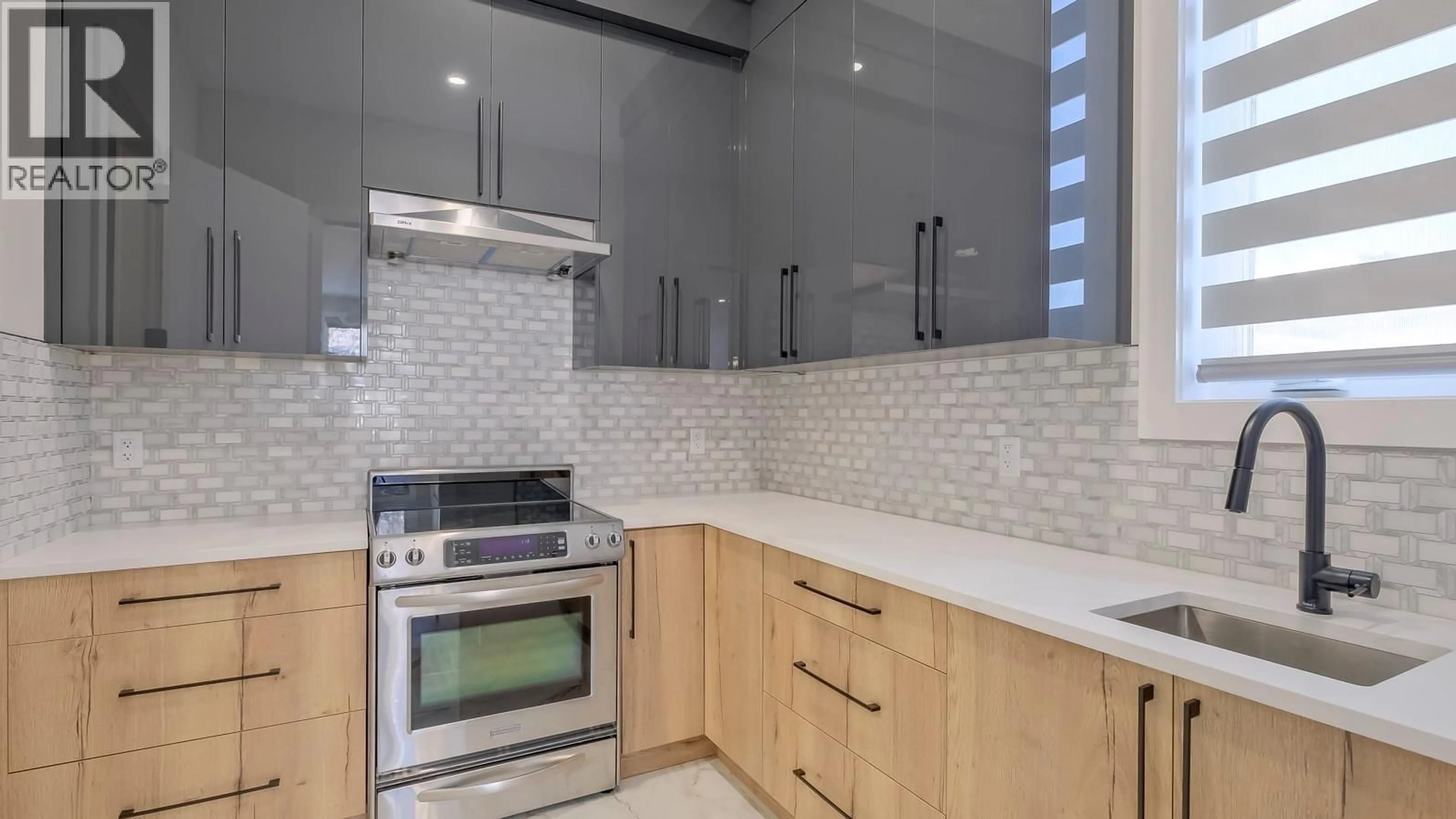 Standard kitchen, ceramic/tile floor for 937 ROYAL TROON LANE, Kelowna British Columbia V1P0A3