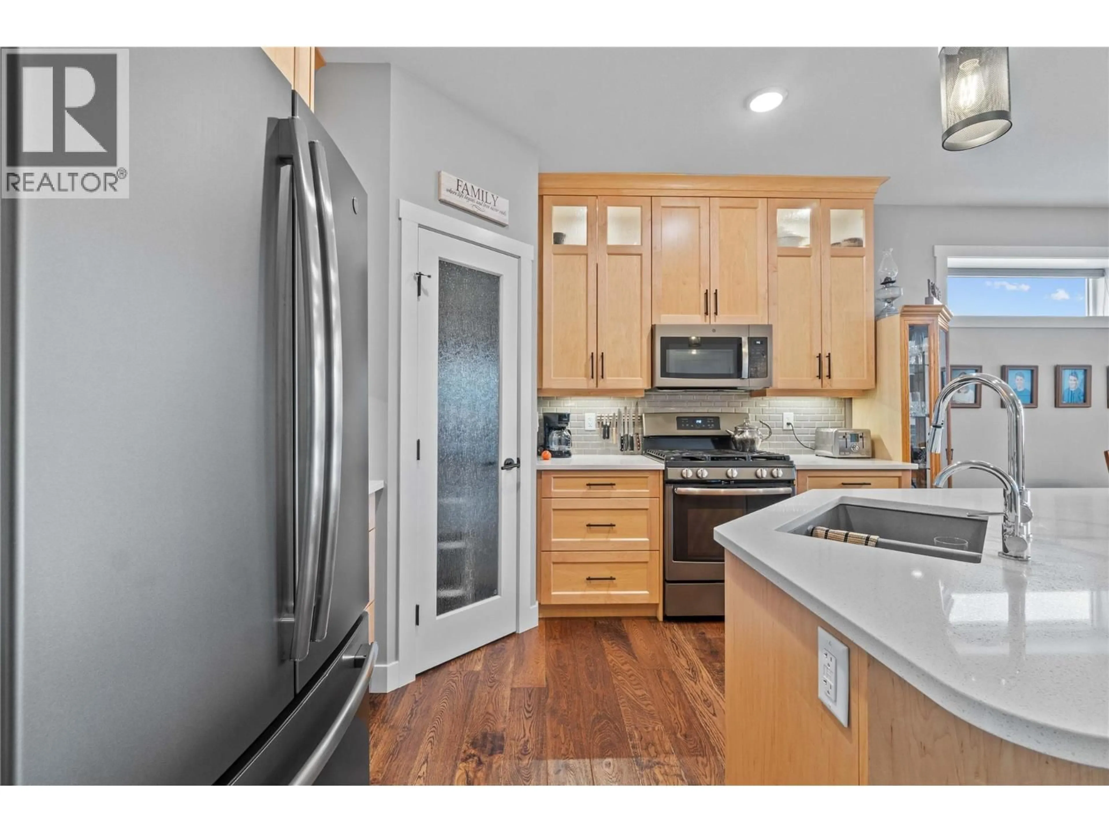 Open concept kitchen, unknown for 32 - 1791 10 STREET SOUTHWEST, Salmon Arm British Columbia V1E0E9