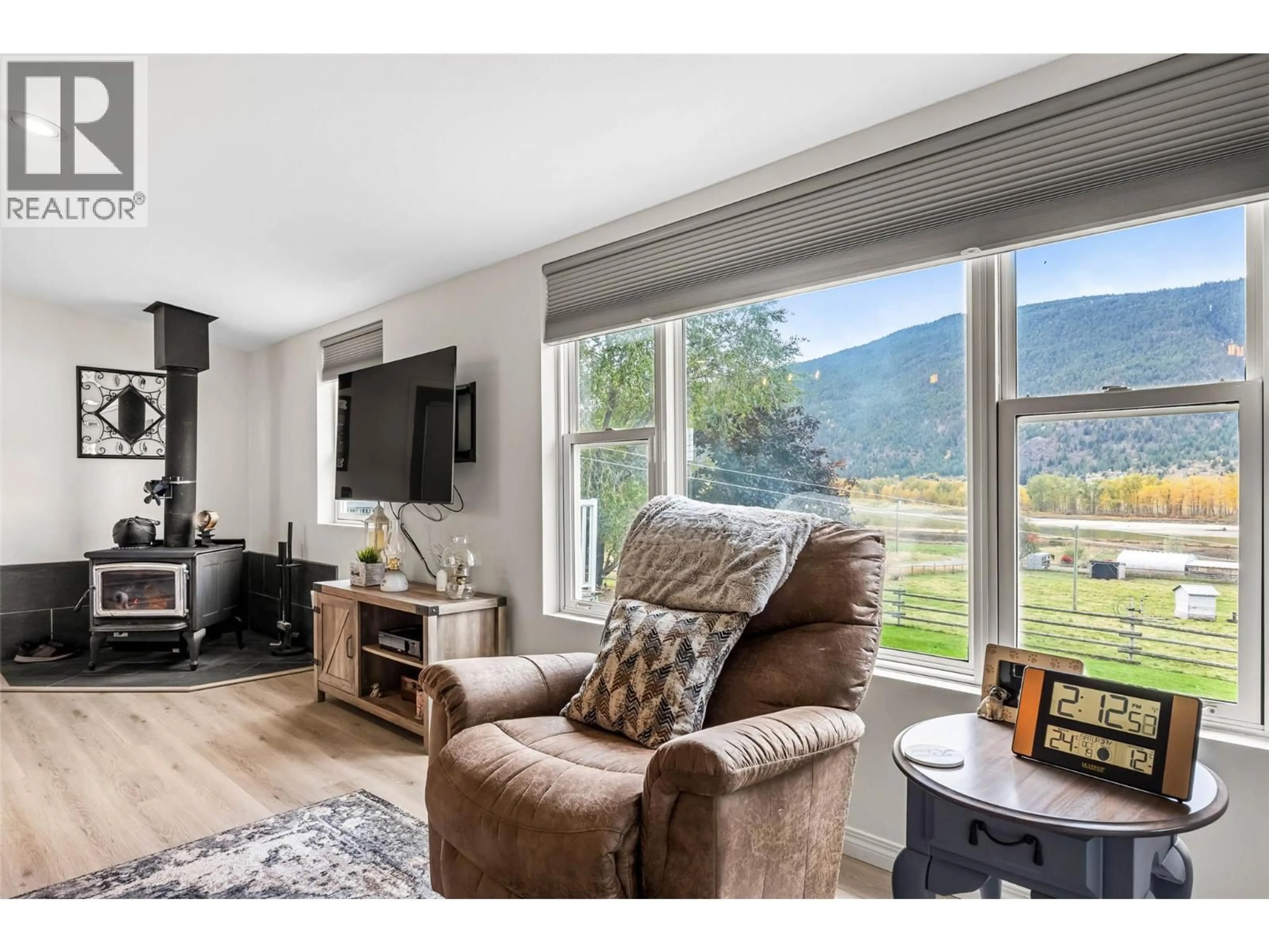 Living room with furniture, wood/laminate floor for 185 HOOVERS FERRY ROAD, Kamloops British Columbia V0E1Z2