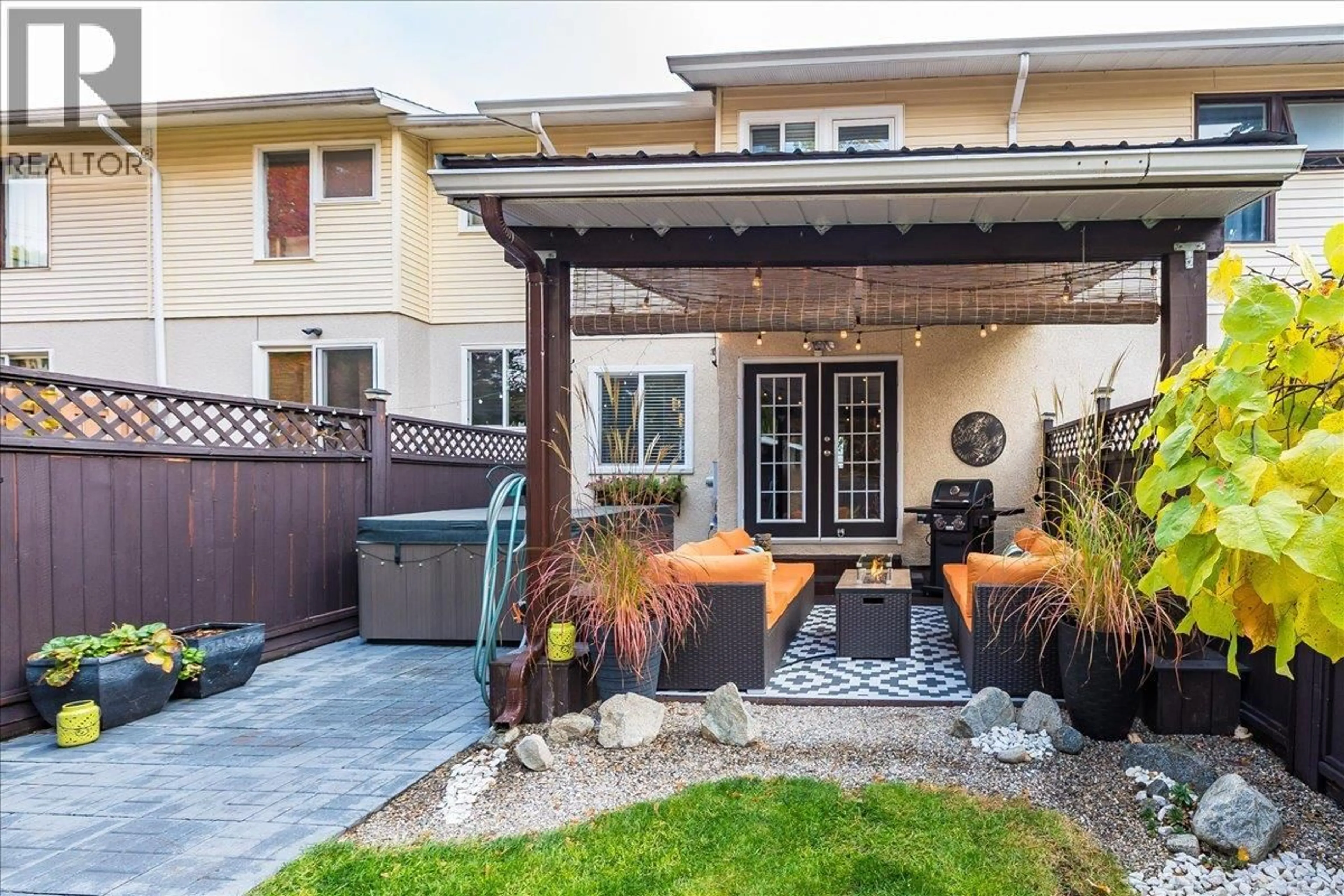 Patio, street for 3395 LAUREL CRESCENT, Trail British Columbia V1R4M9