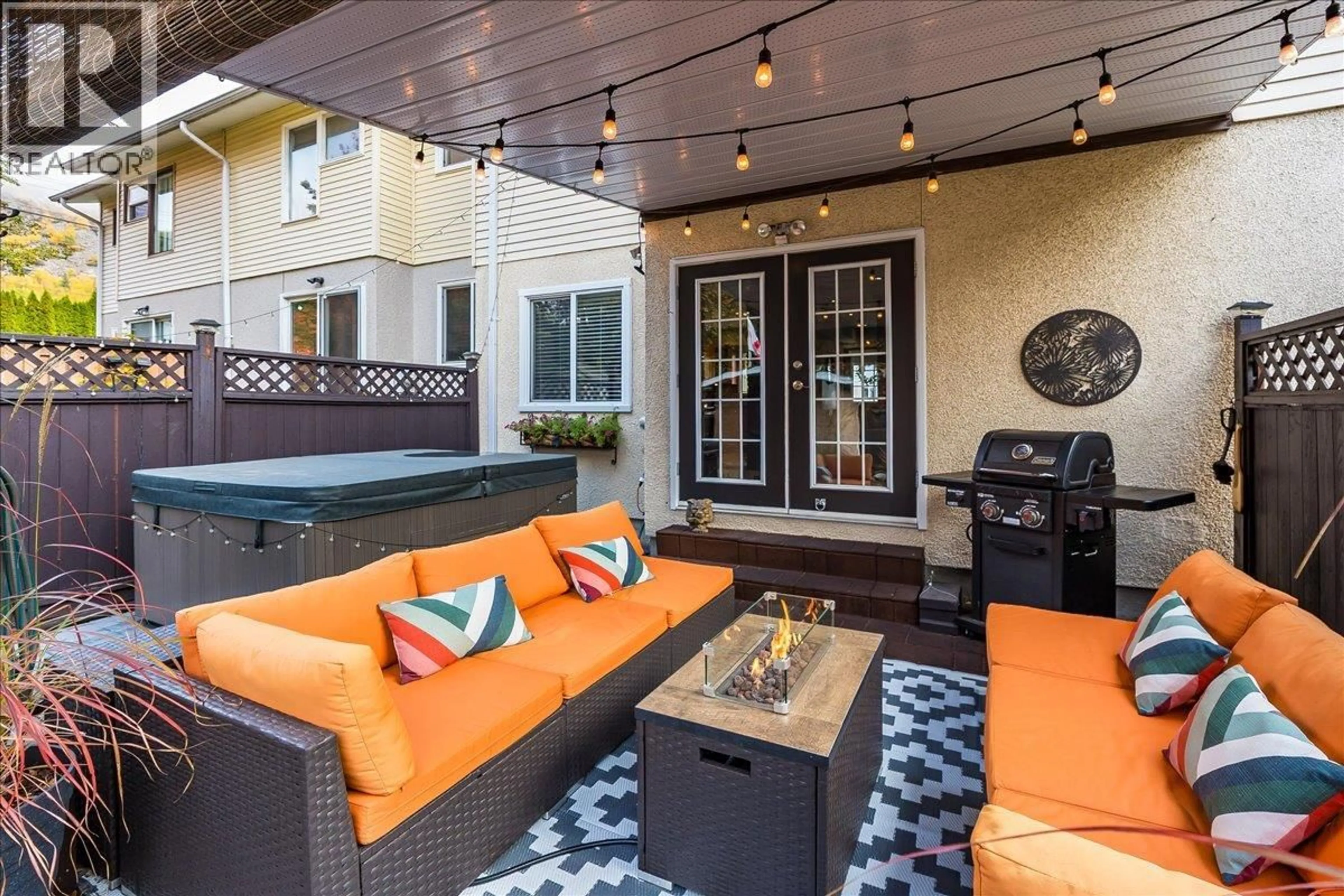 Patio, street for 3395 LAUREL CRESCENT, Trail British Columbia V1R4M9