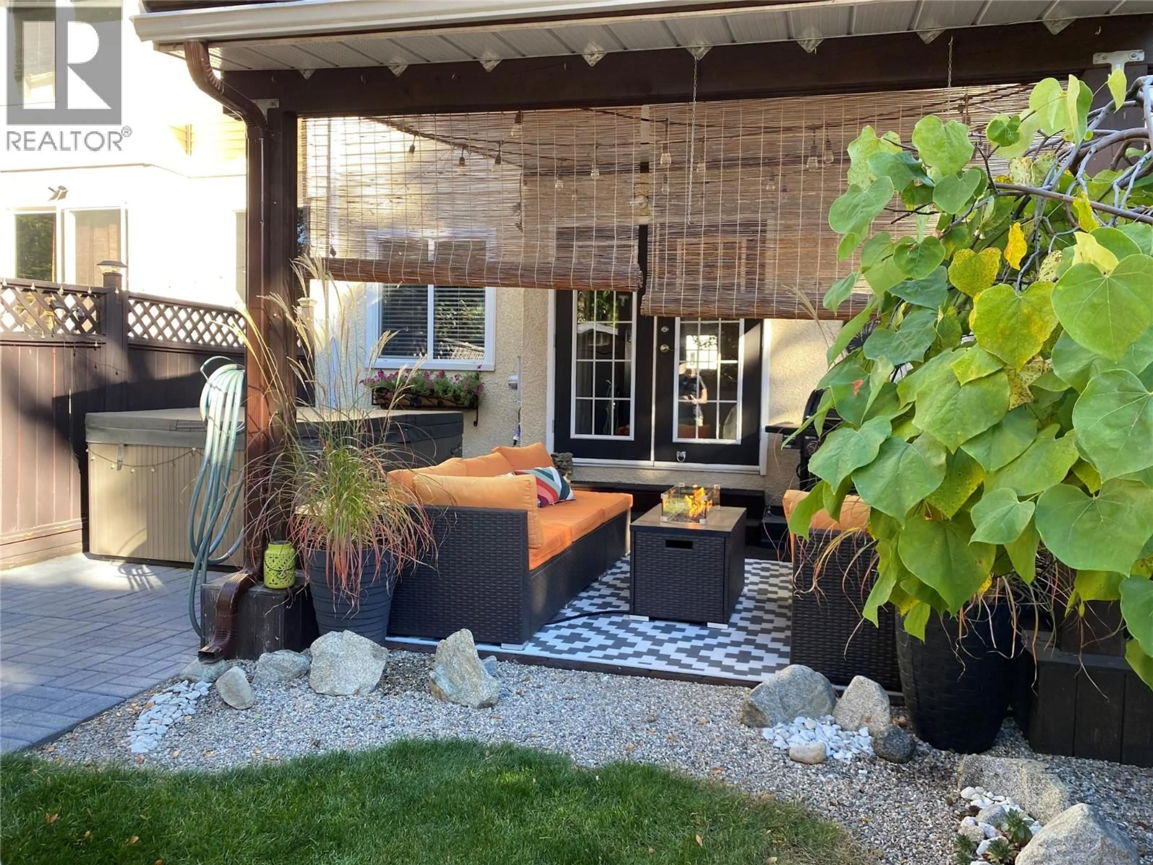 Patio, street for 3395 LAUREL CRESCENT, Trail British Columbia V1R4M9