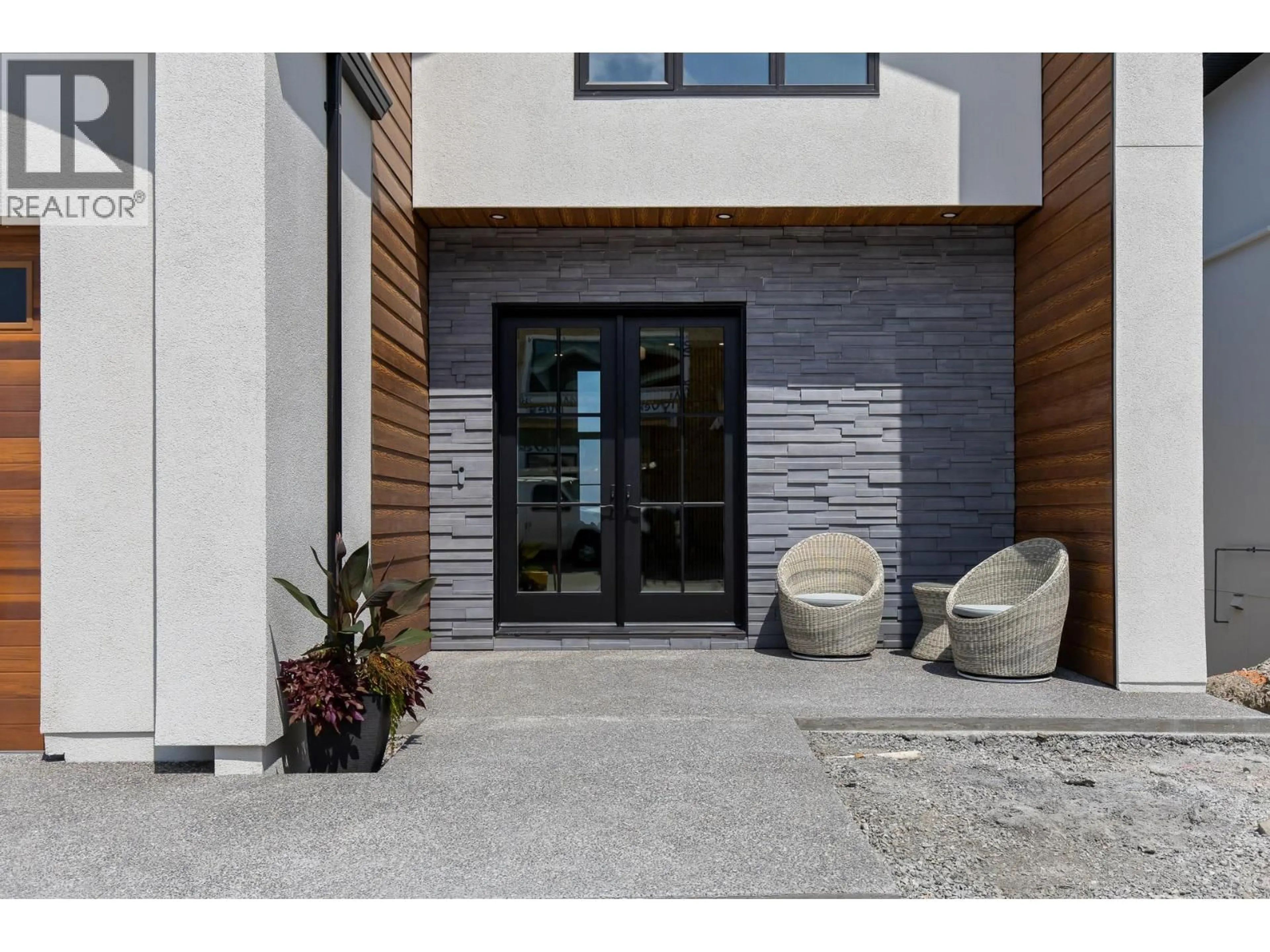 Indoor entryway for 4964 BUCKTAIL LANE, Kelowna British Columbia V1W5L3