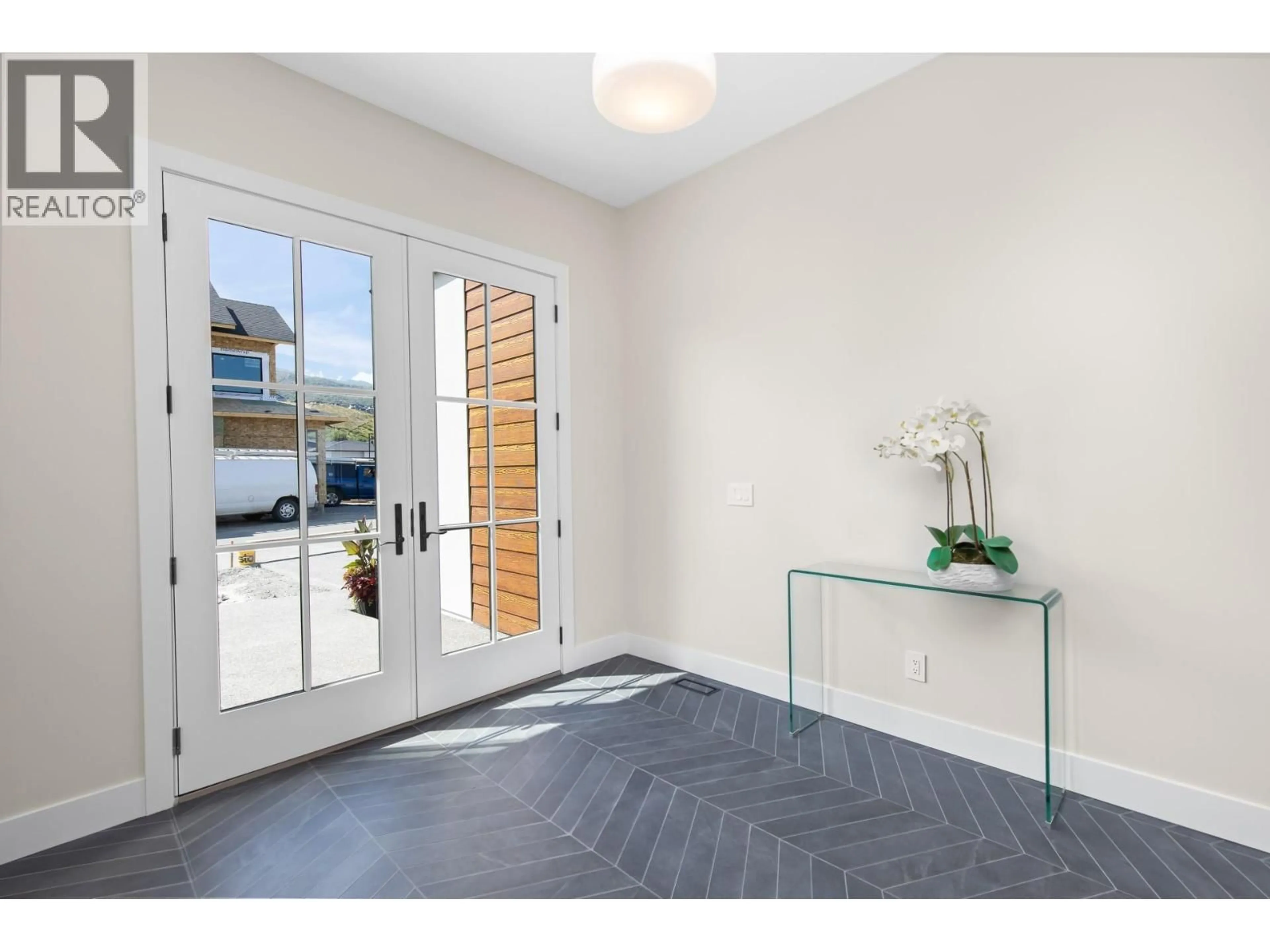 Indoor entryway for 4964 BUCKTAIL LANE, Kelowna British Columbia V1W5L3