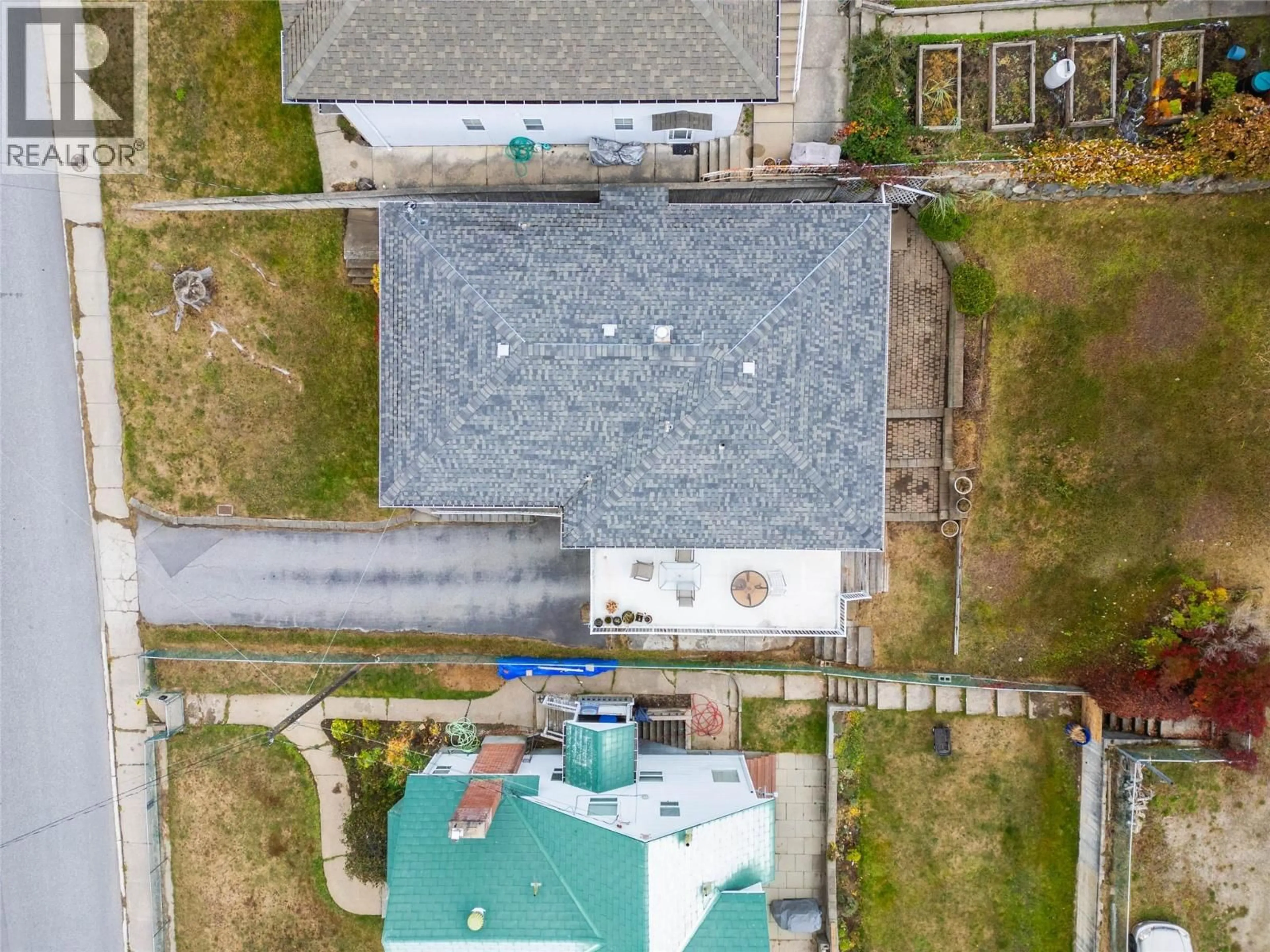 A pic from outside/outdoor area/front of a property/back of a property/a pic from drone, unknown for 714 ROBSON STREET, Nelson British Columbia V1L5B1
