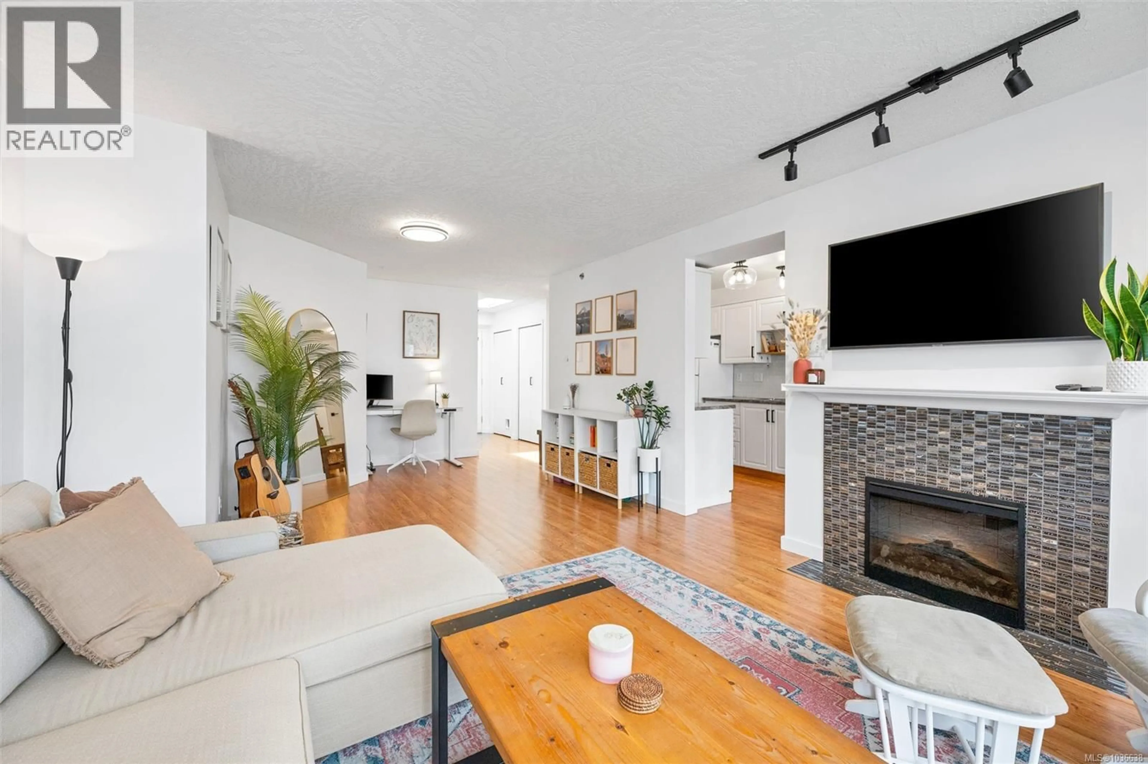 Living room with furniture, unknown for 409 - 520 DUNEDIN STREET, Victoria British Columbia V8T2L6