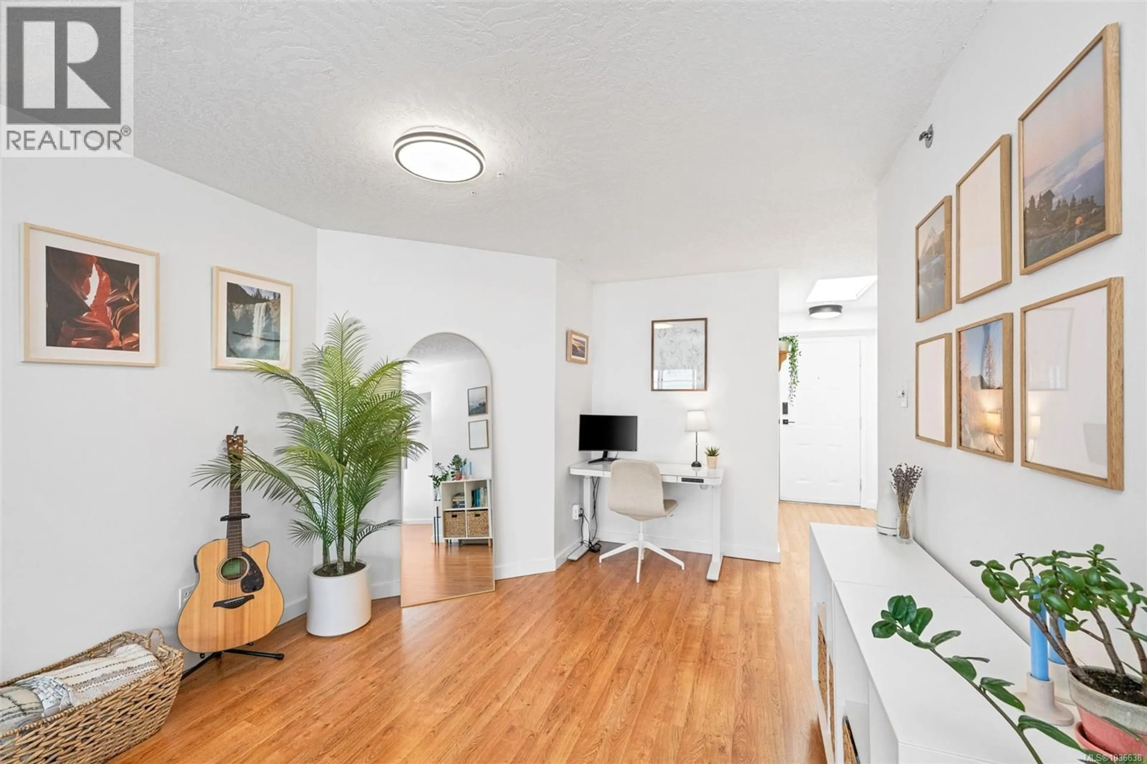 Indoor entryway for 409 - 520 DUNEDIN STREET, Victoria British Columbia V8T2L6