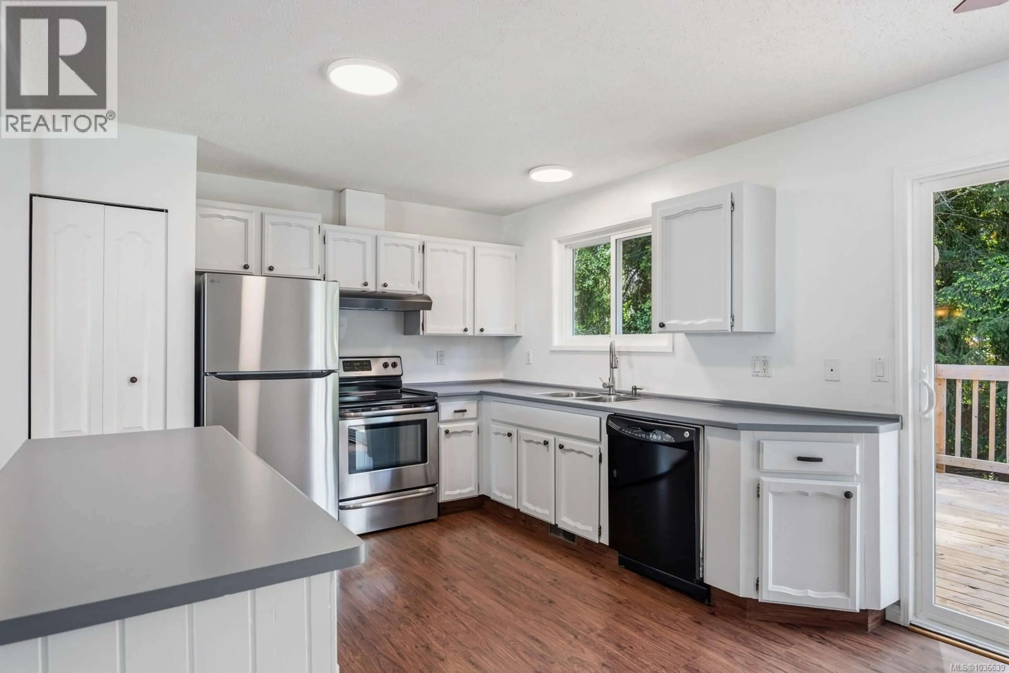 Open concept kitchen, unknown for 1495 HOBSON AVENUE, Courtenay British Columbia V9N6P2