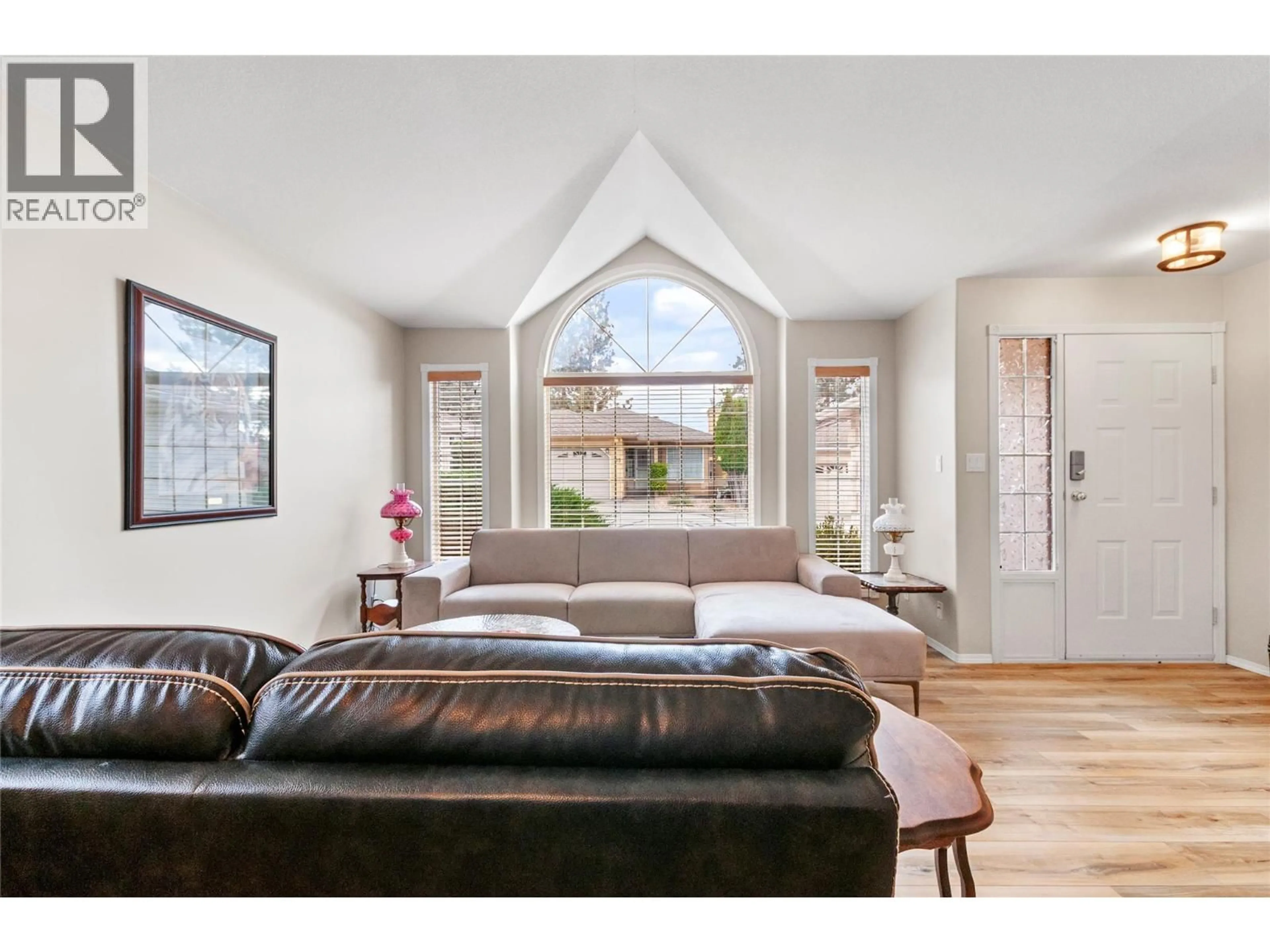 Living room with furniture, wood/laminate floor for 120 - 1634 CARMI AVENUE, Penticton British Columbia V2A8K5