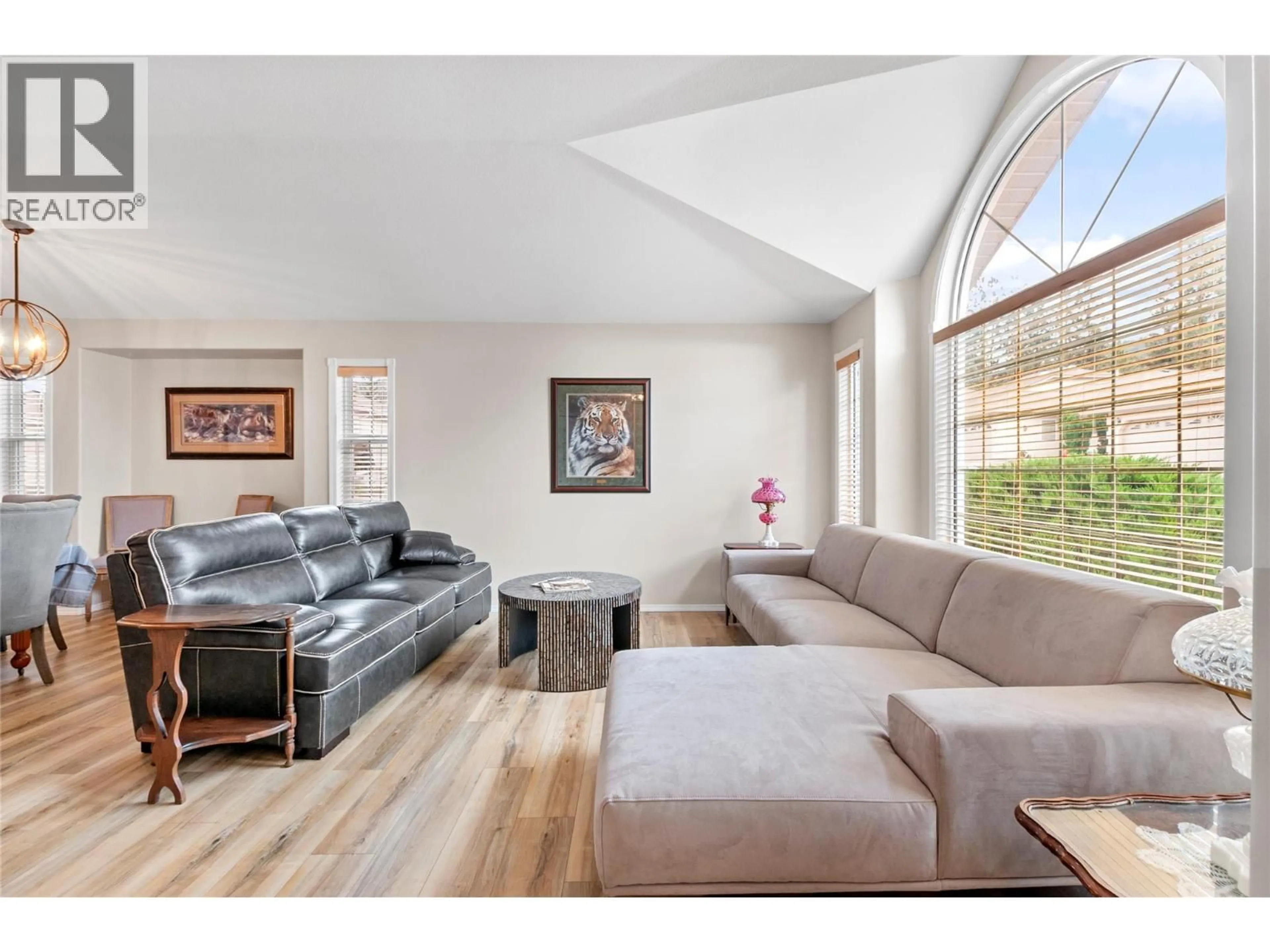 Living room with furniture, unknown for 120 - 1634 CARMI AVENUE, Penticton British Columbia V2A8K5