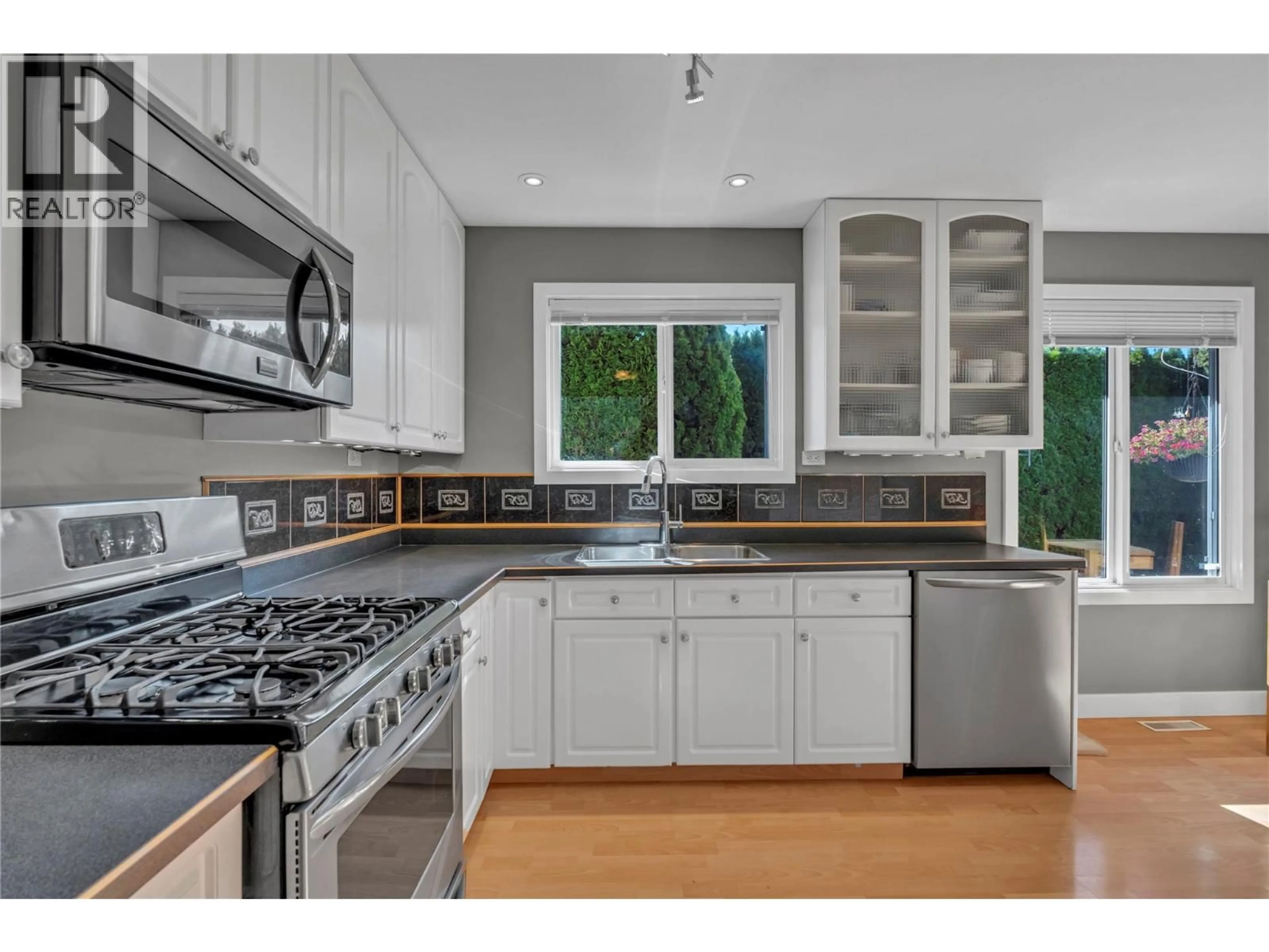 Open concept kitchen, unknown for 2509 CORNWALL DRIVE, Penticton British Columbia V2A6R8