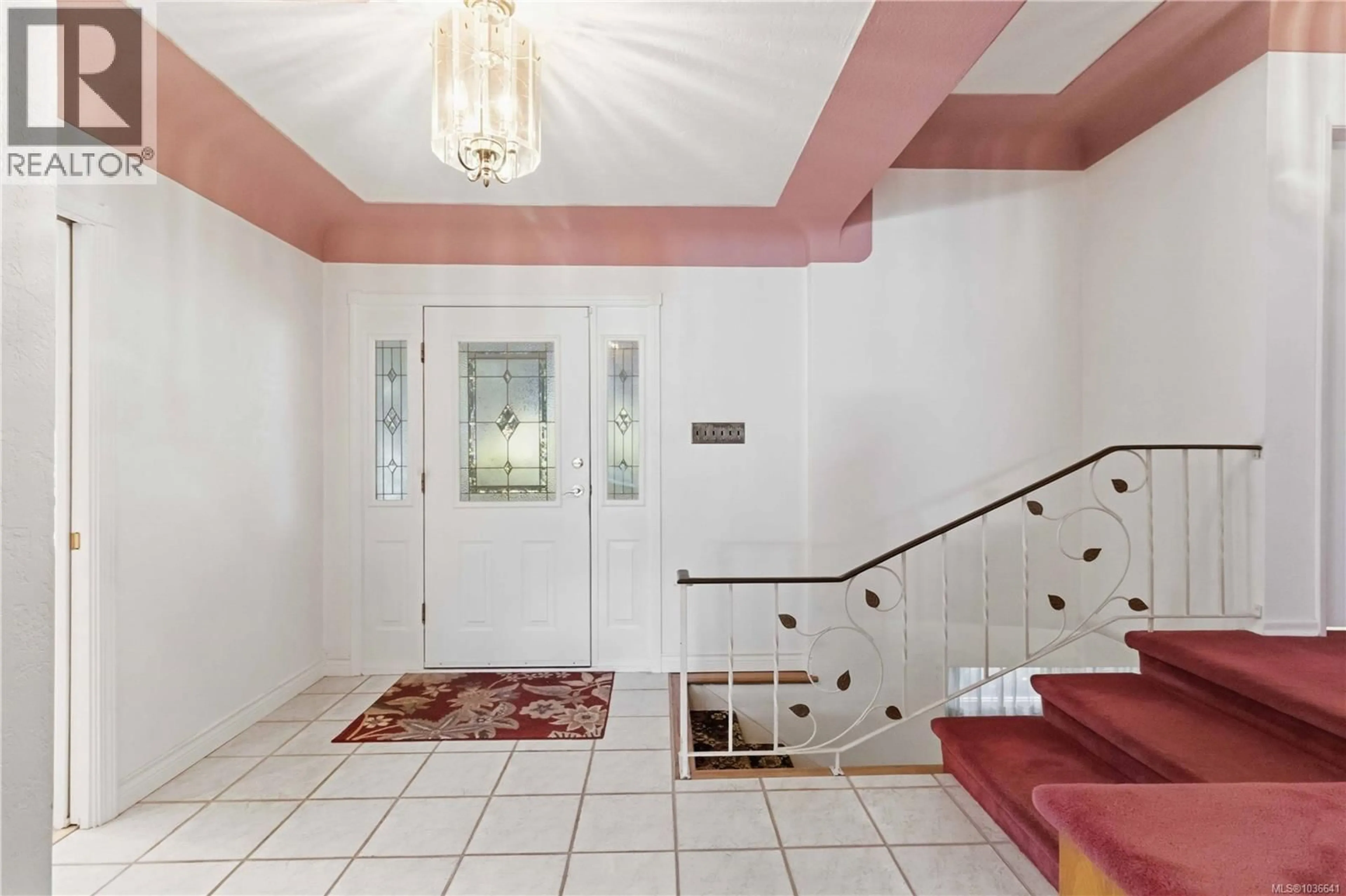Indoor foyer for 569 RIDLEY DRIVE, Colwood British Columbia V9C1K5