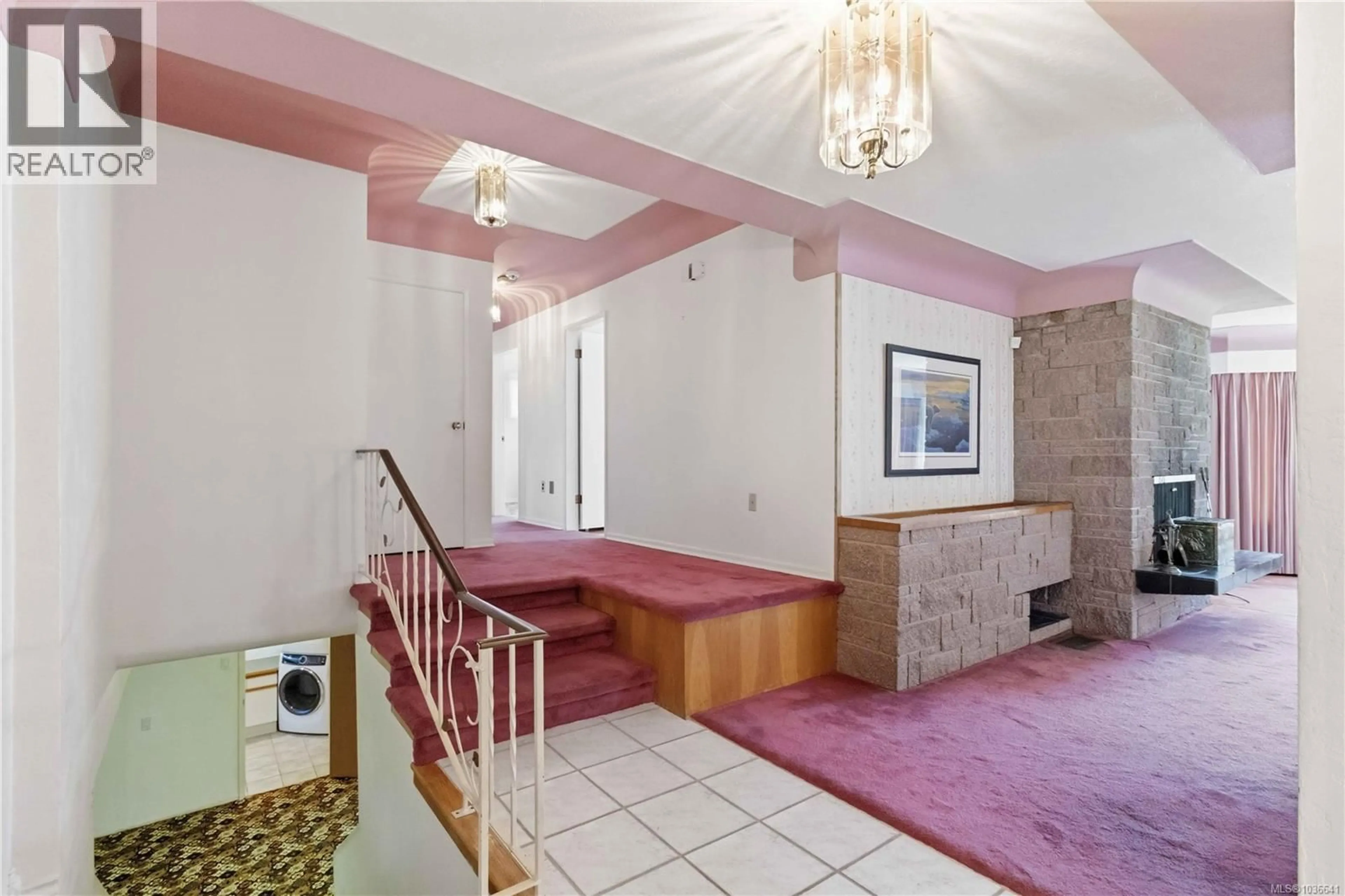 Indoor foyer for 569 RIDLEY DRIVE, Colwood British Columbia V9C1K5