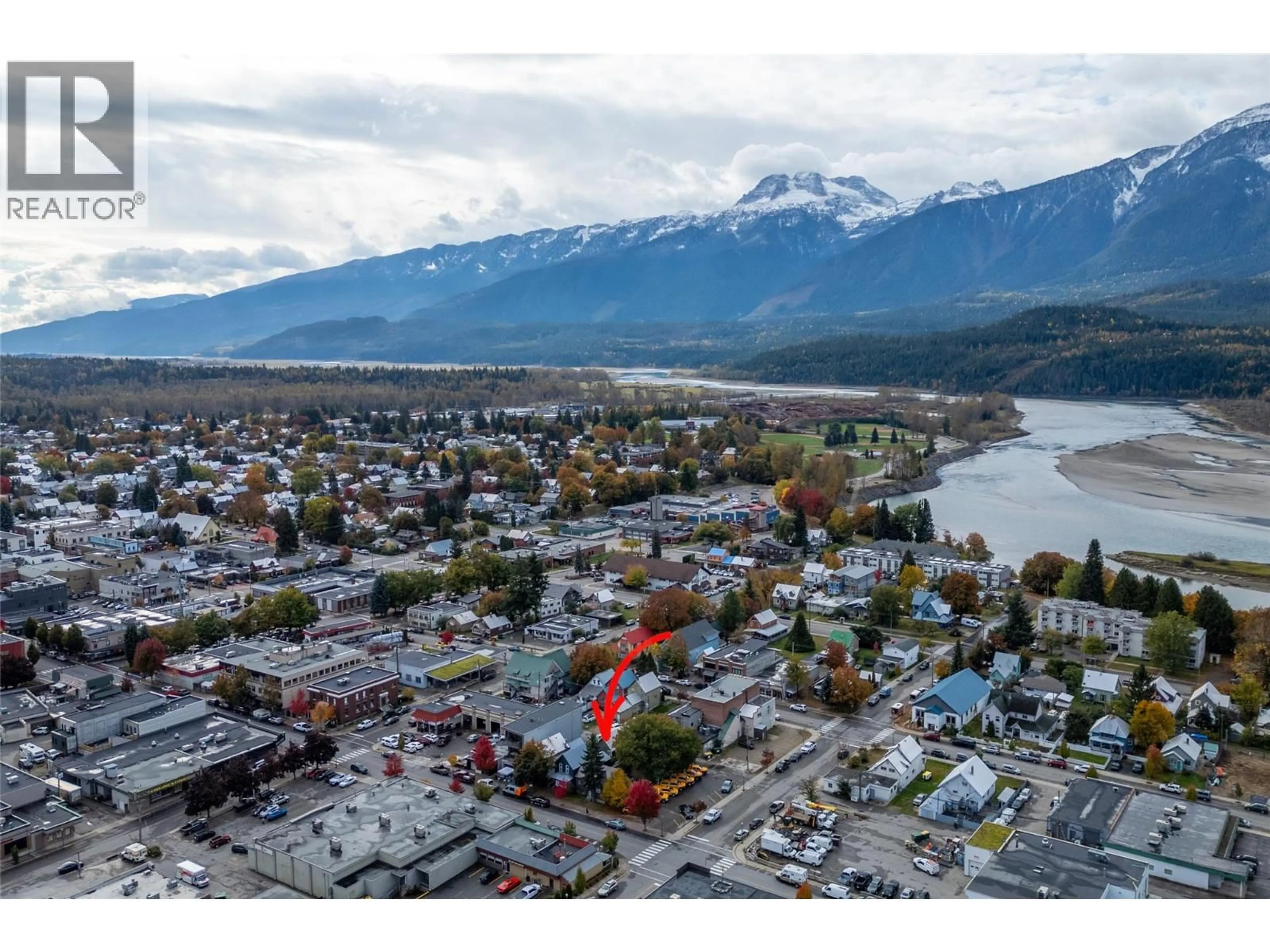 A pic from outside/outdoor area/front of a property/back of a property/a pic from drone, mountain view for 419 FIRST STREET, Revelstoke British Columbia V0E2S0