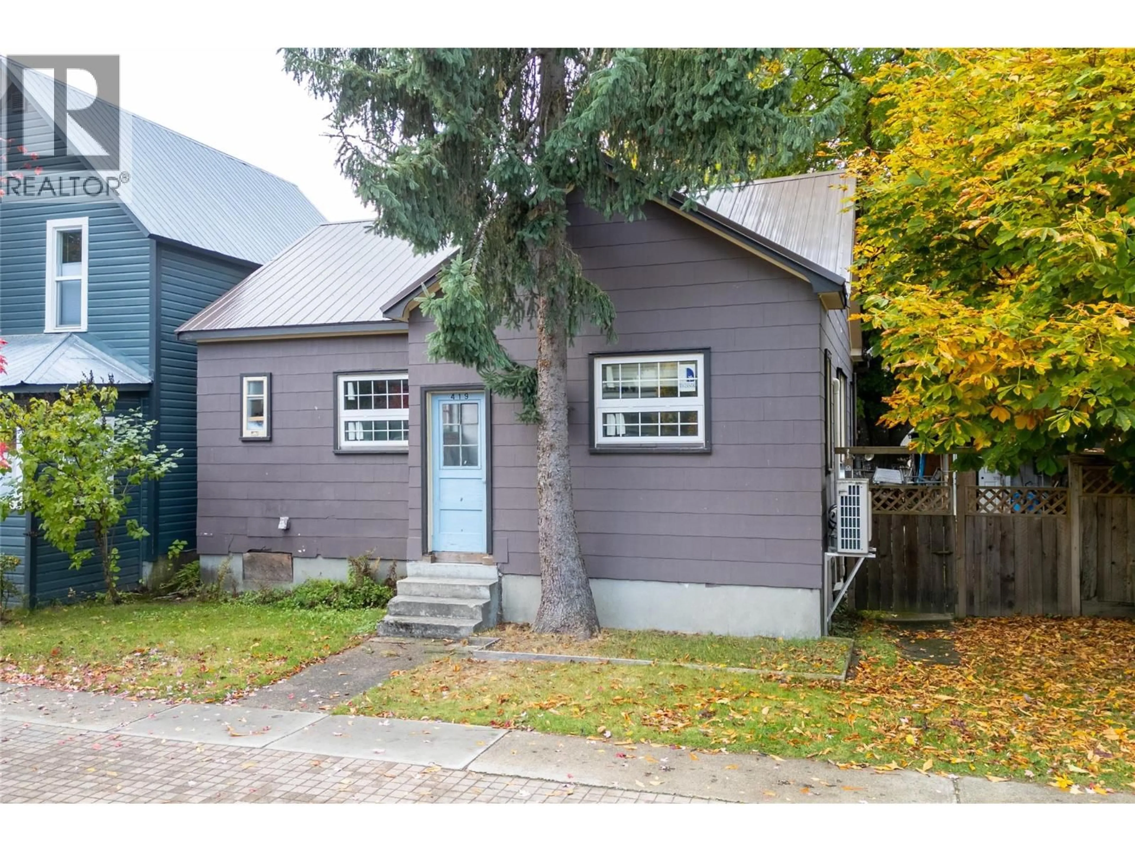 Home with vinyl exterior material, street for 419 FIRST STREET, Revelstoke British Columbia V0E2S0
