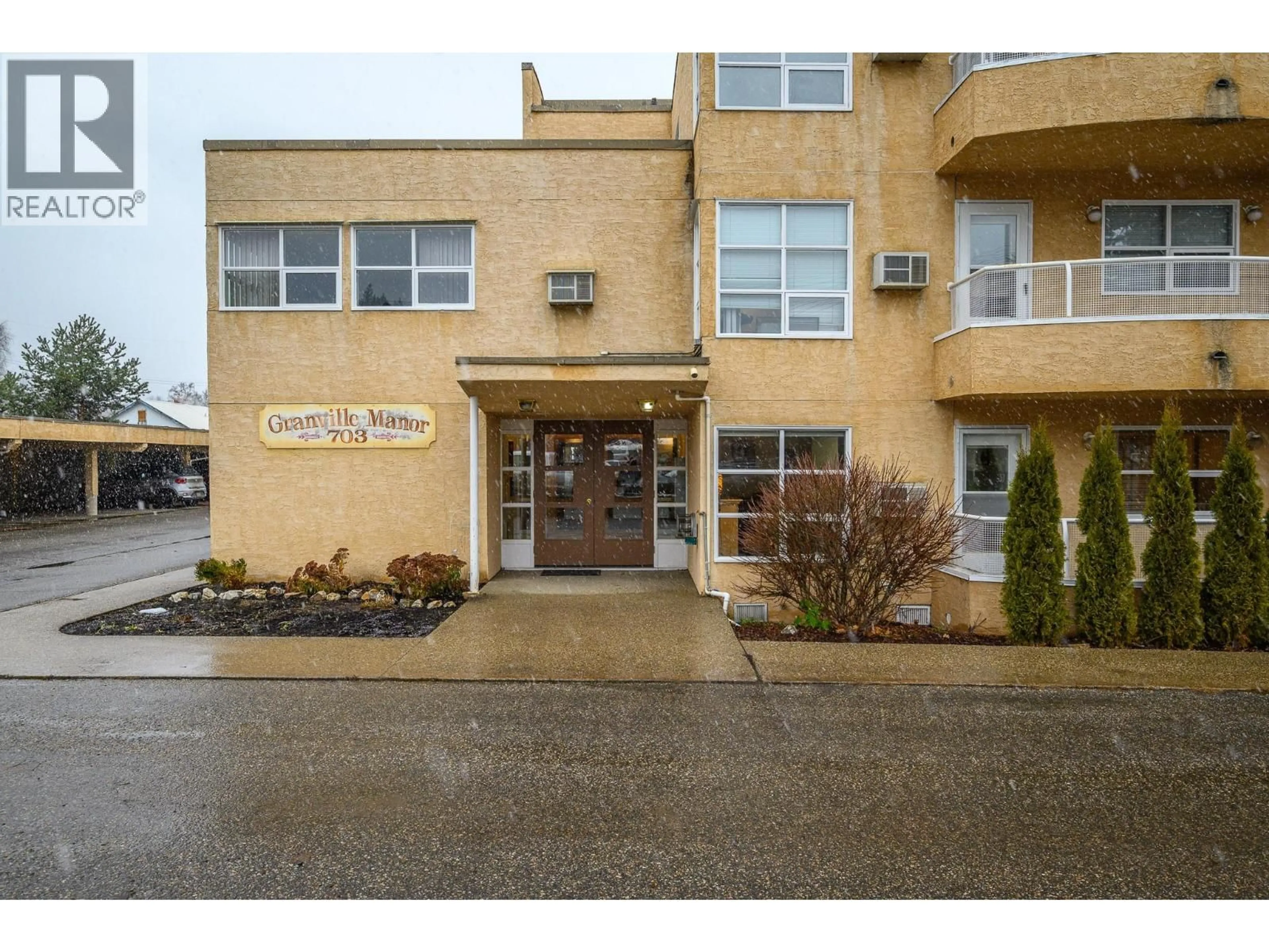 Indoor foyer for 104 - 703 GRANVILLE AVENUE, Enderby British Columbia V0E1V0