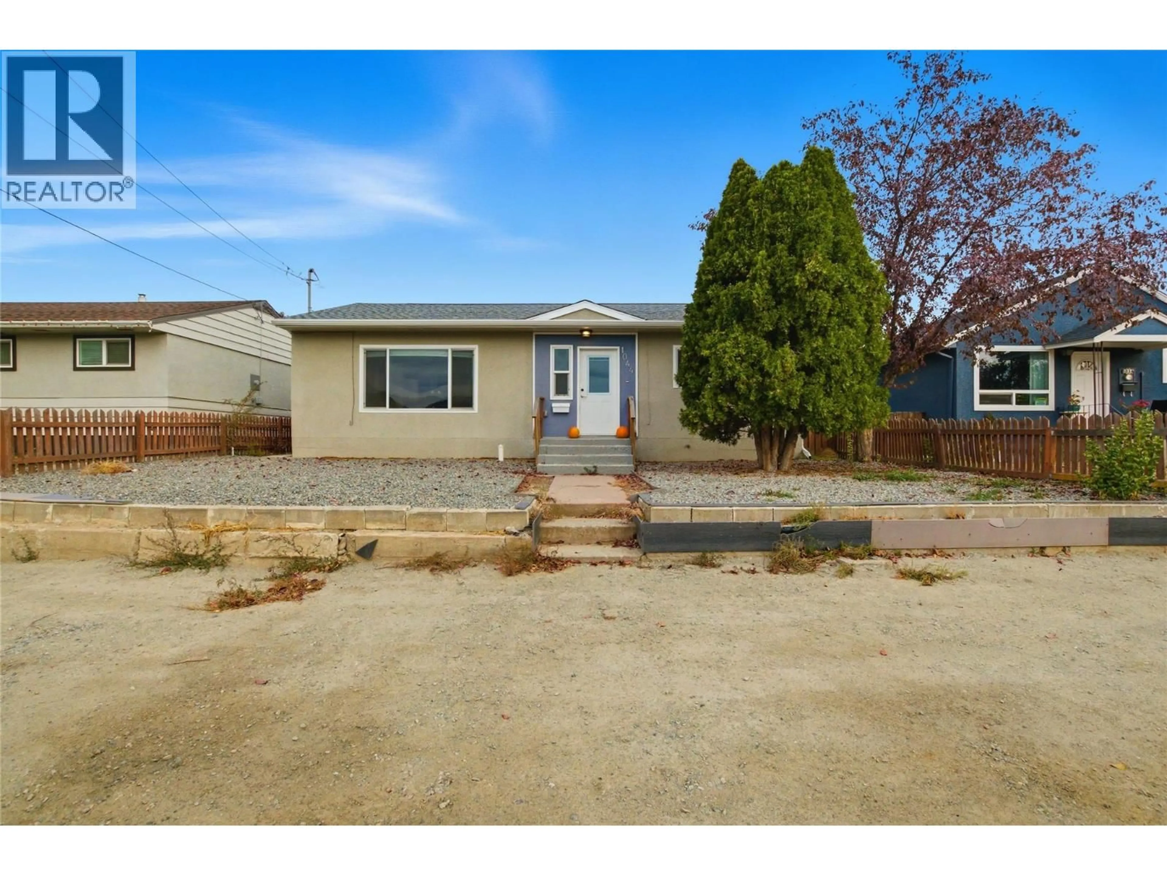 A pic from outside/outdoor area/front of a property/back of a property/a pic from drone, street for 1044 SELKIRK AVENUE, Kamloops British Columbia V2B1V3