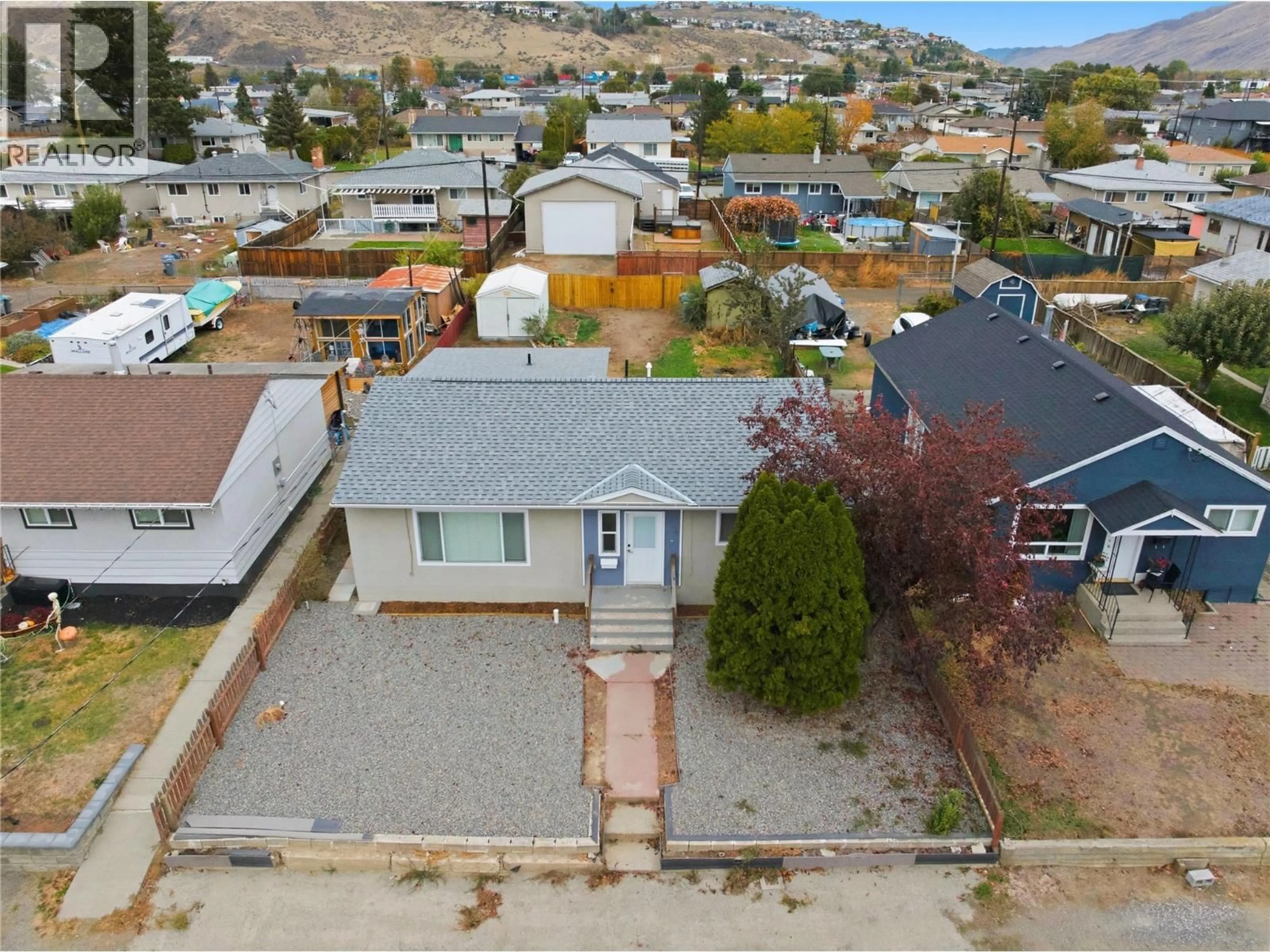 A pic from outside/outdoor area/front of a property/back of a property/a pic from drone, street for 1044 SELKIRK AVENUE, Kamloops British Columbia V2B1V3