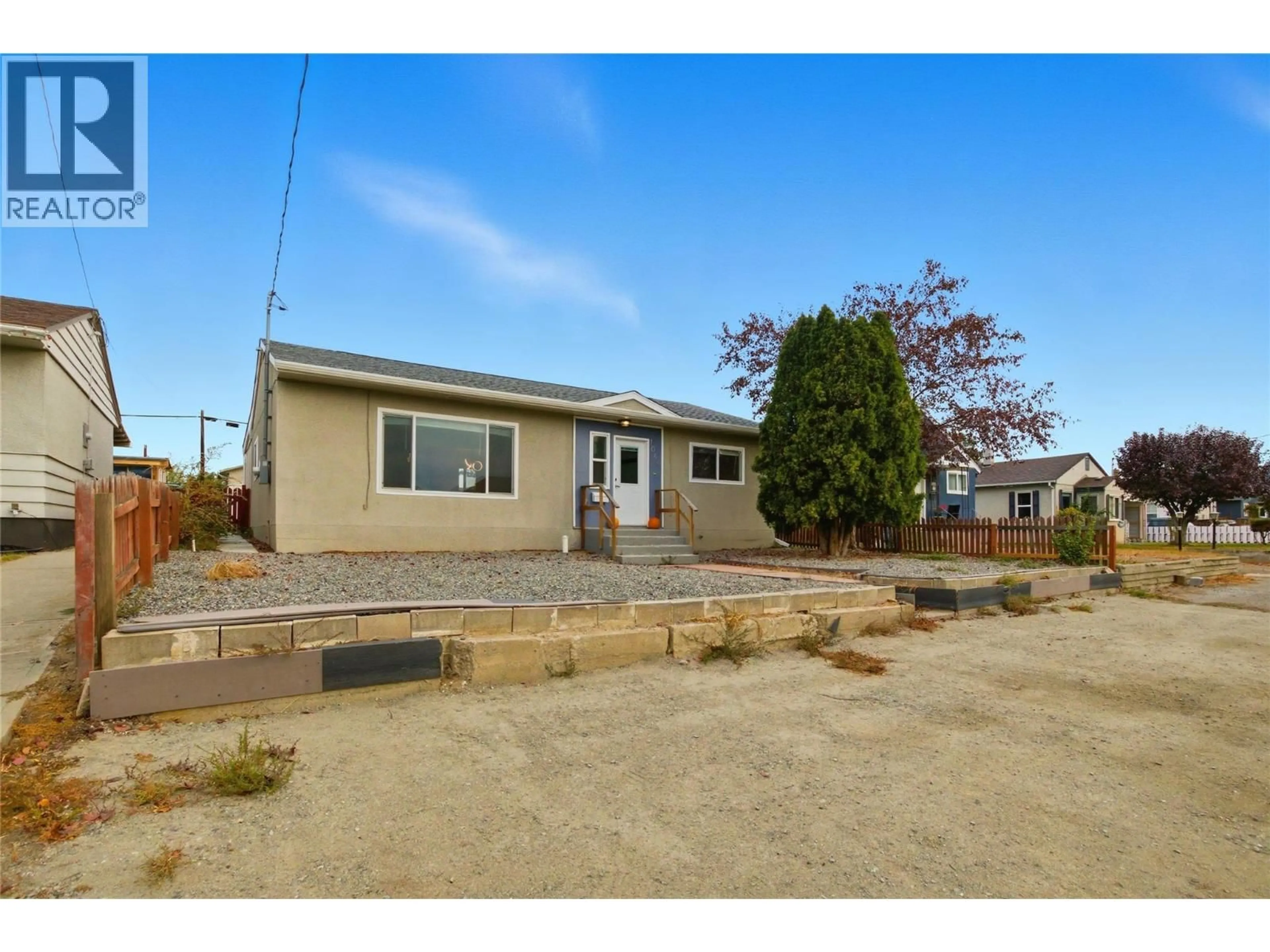 A pic from outside/outdoor area/front of a property/back of a property/a pic from drone, street for 1044 SELKIRK AVENUE, Kamloops British Columbia V2B1V3