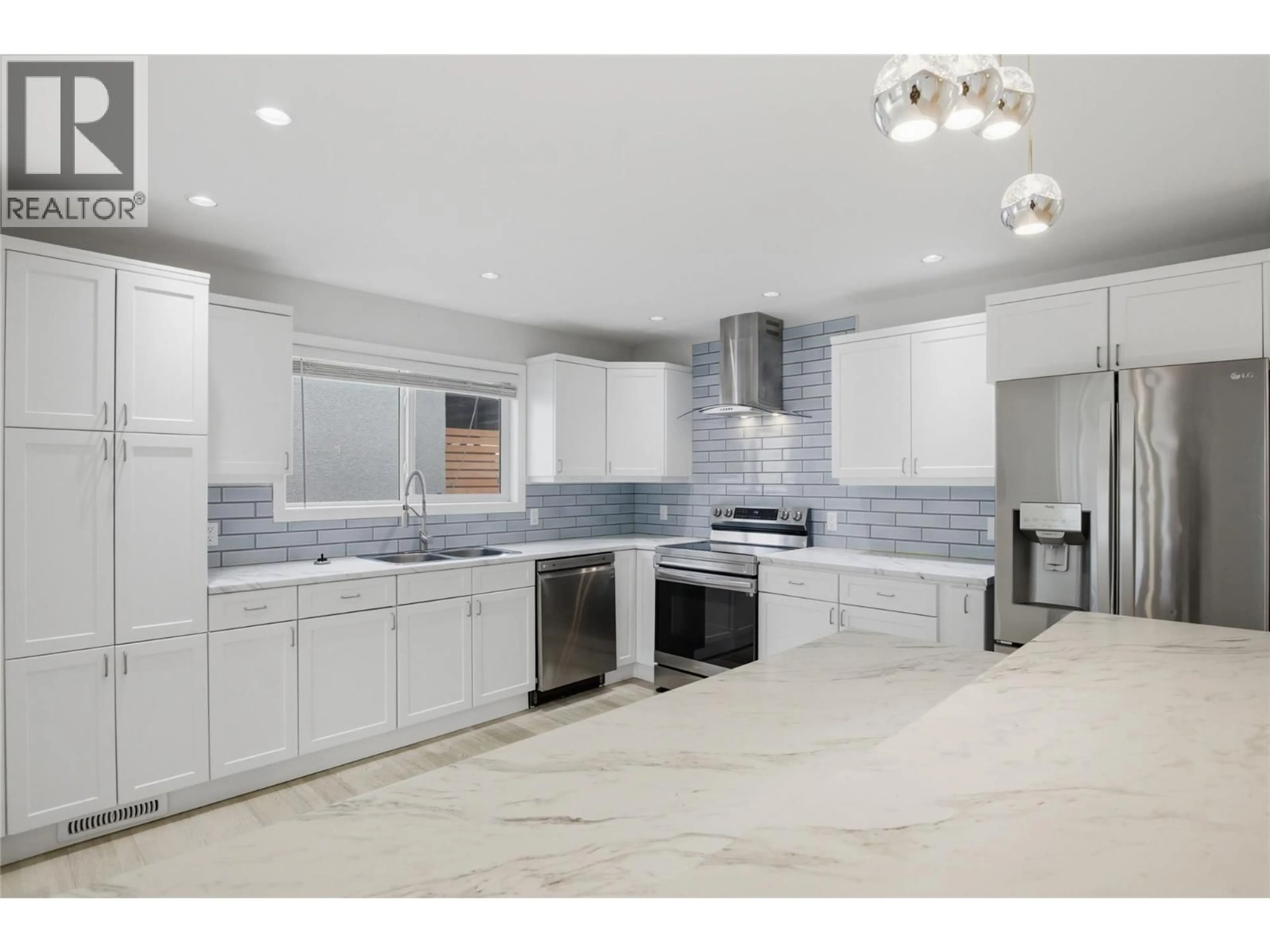 Open concept kitchen, ceramic/tile floor for 1044 SELKIRK AVENUE, Kamloops British Columbia V2B1V3