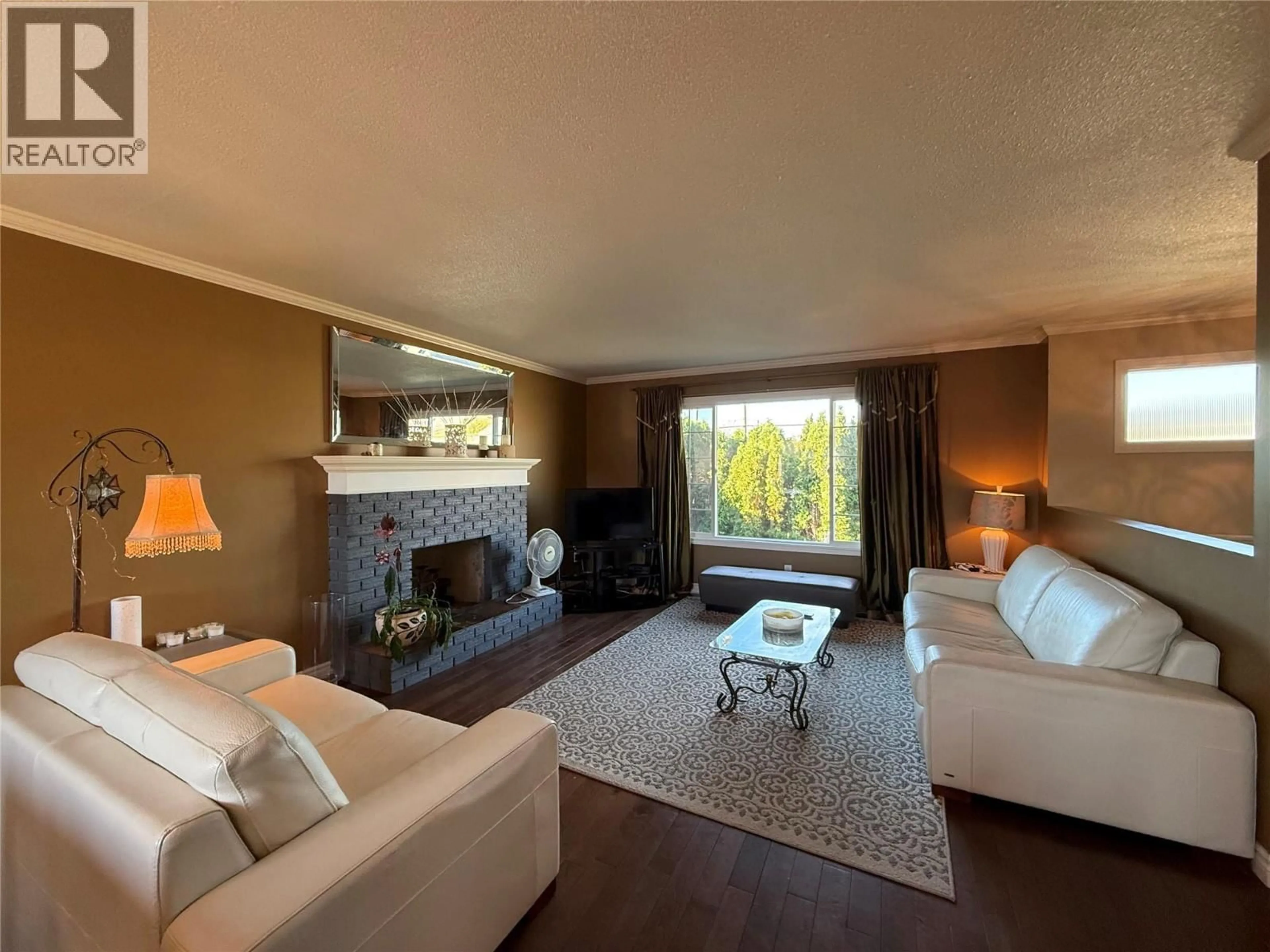 Living room with furniture, unknown for 861 NICOLANI STREET, Kamloops British Columbia V2B8C6