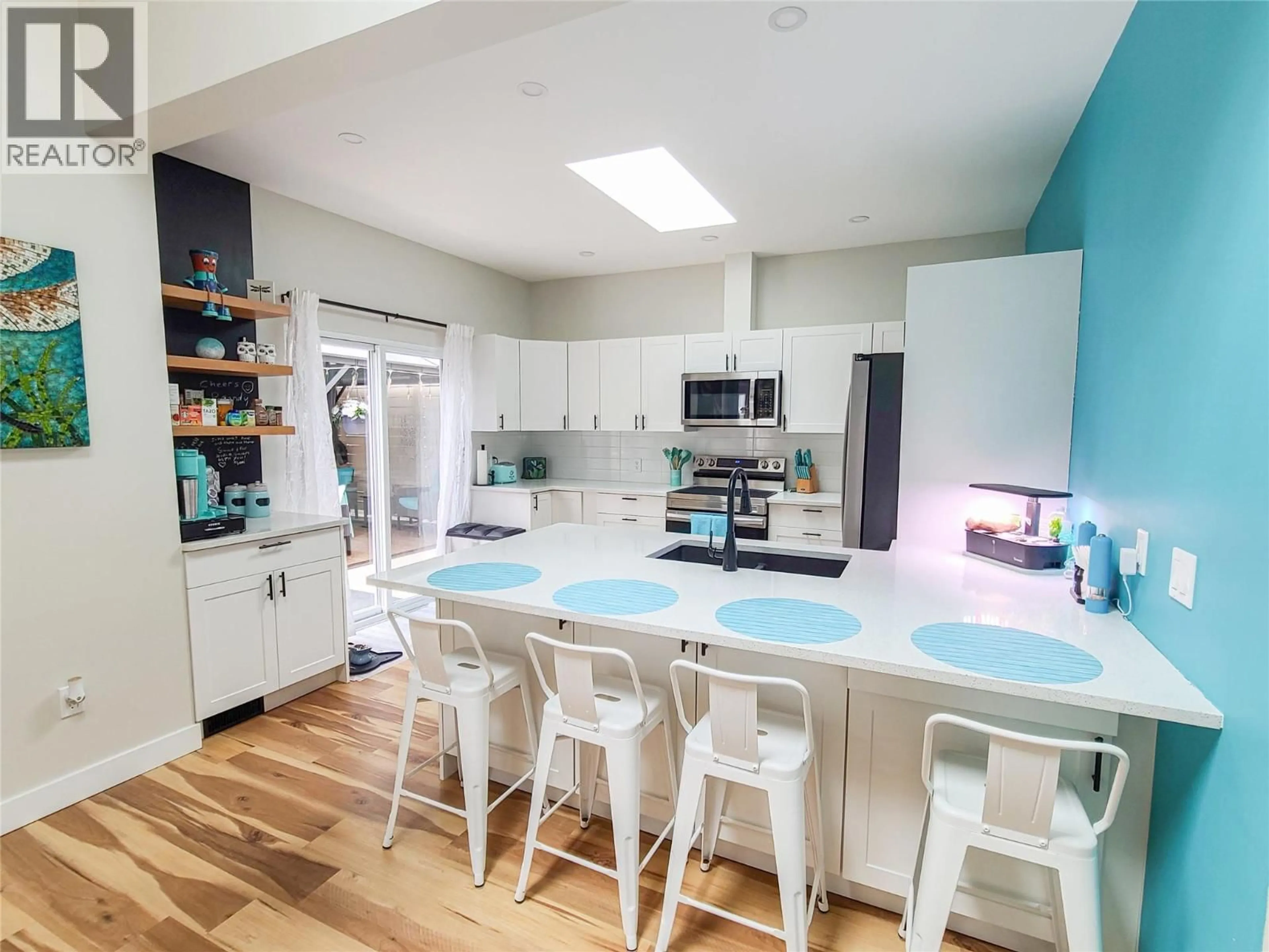 Open concept kitchen, ceramic/tile floor for 95 - 1999 HIGHWAY 97S HIGHWAY, Kelowna British Columbia V1Z1B2