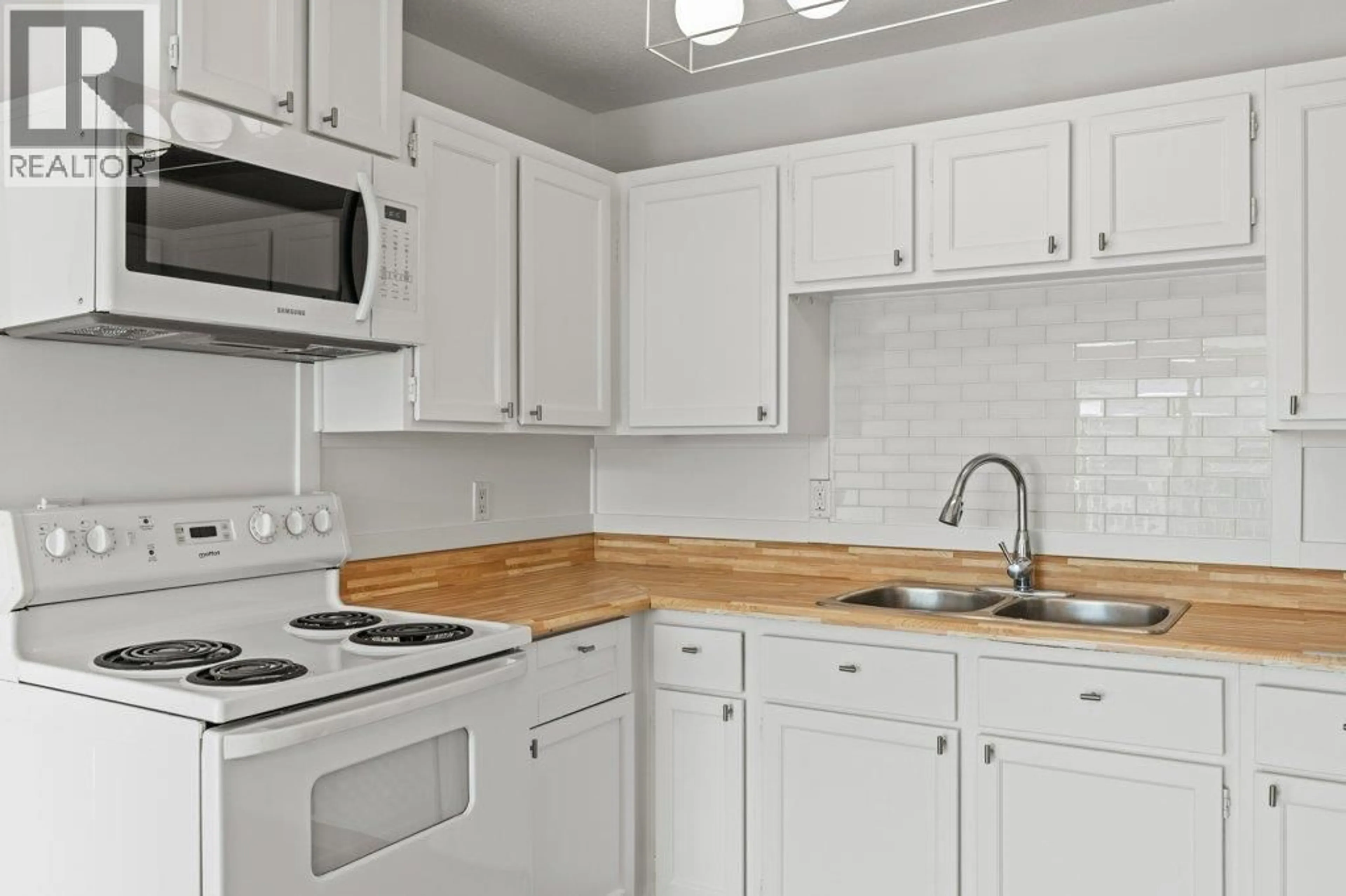 Standard kitchen, unknown for 318 - 3304 35 AVENUE, Vernon British Columbia V1T8M6