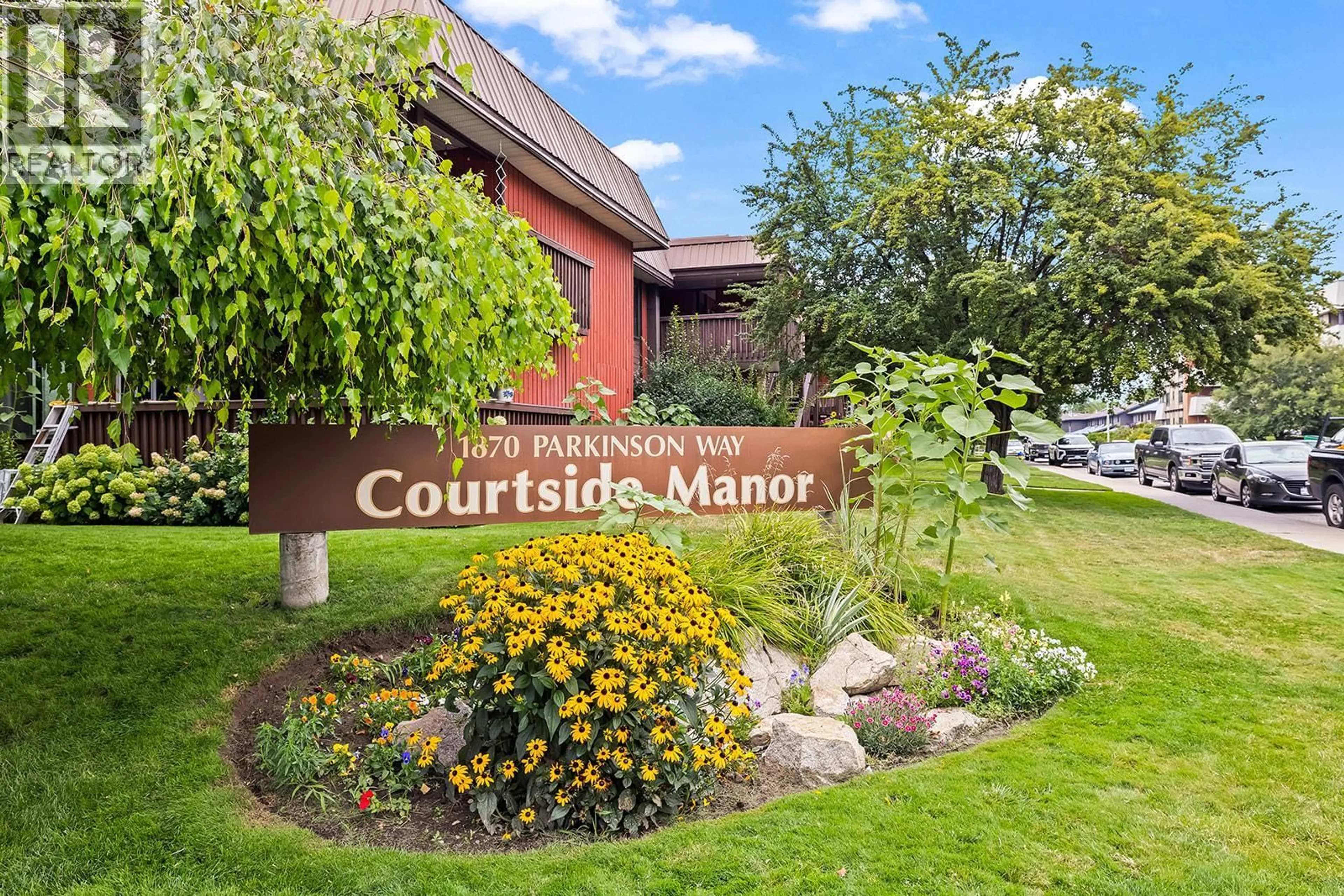 Indoor foyer for 206 - 1870 PARKINSON WAY, Kelowna British Columbia V1Y8C9