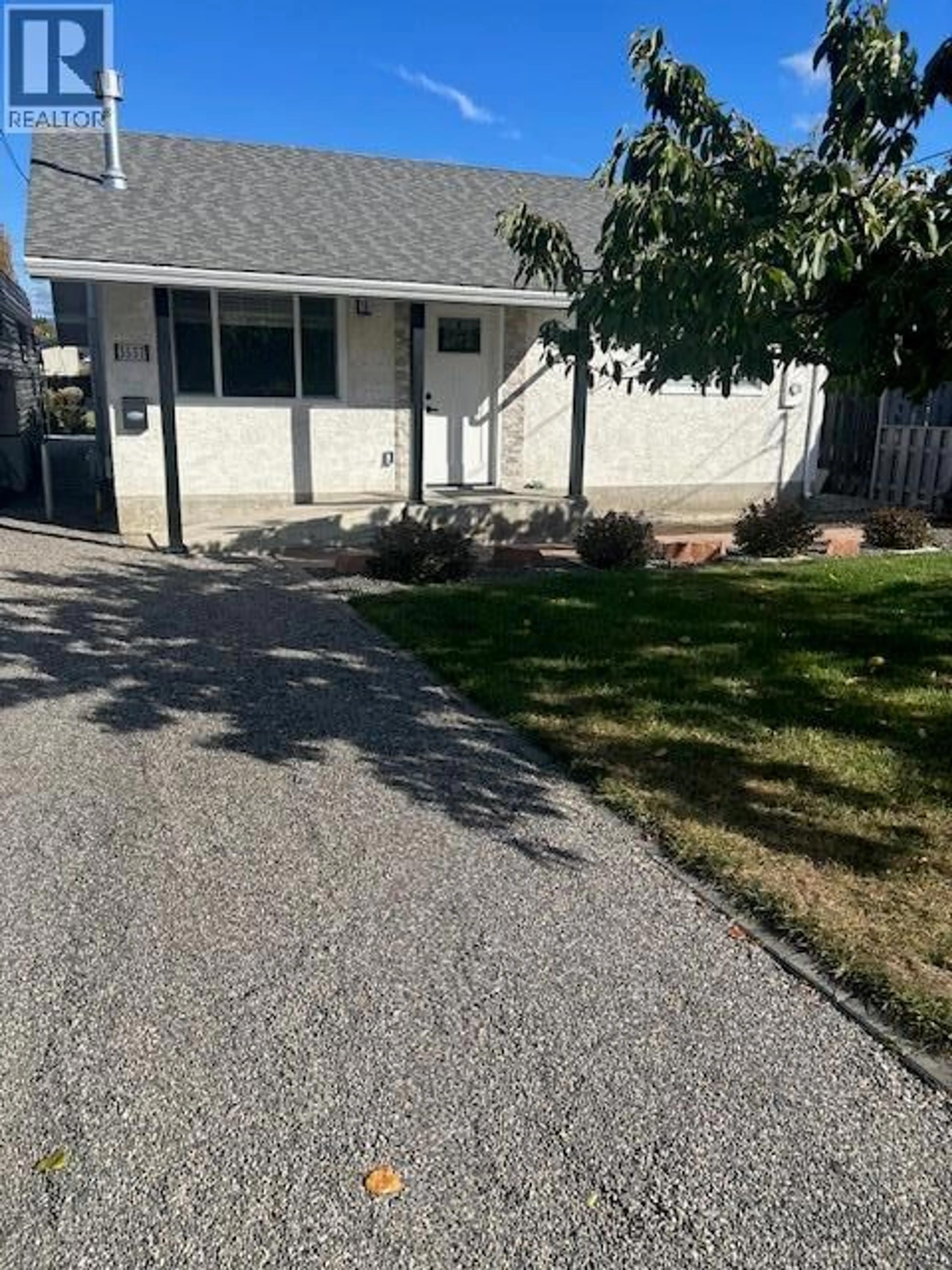 A pic from outside/outdoor area/front of a property/back of a property/a pic from drone, street for 3537 LAKESHORE ROAD, Kelowna British Columbia V1W3K1