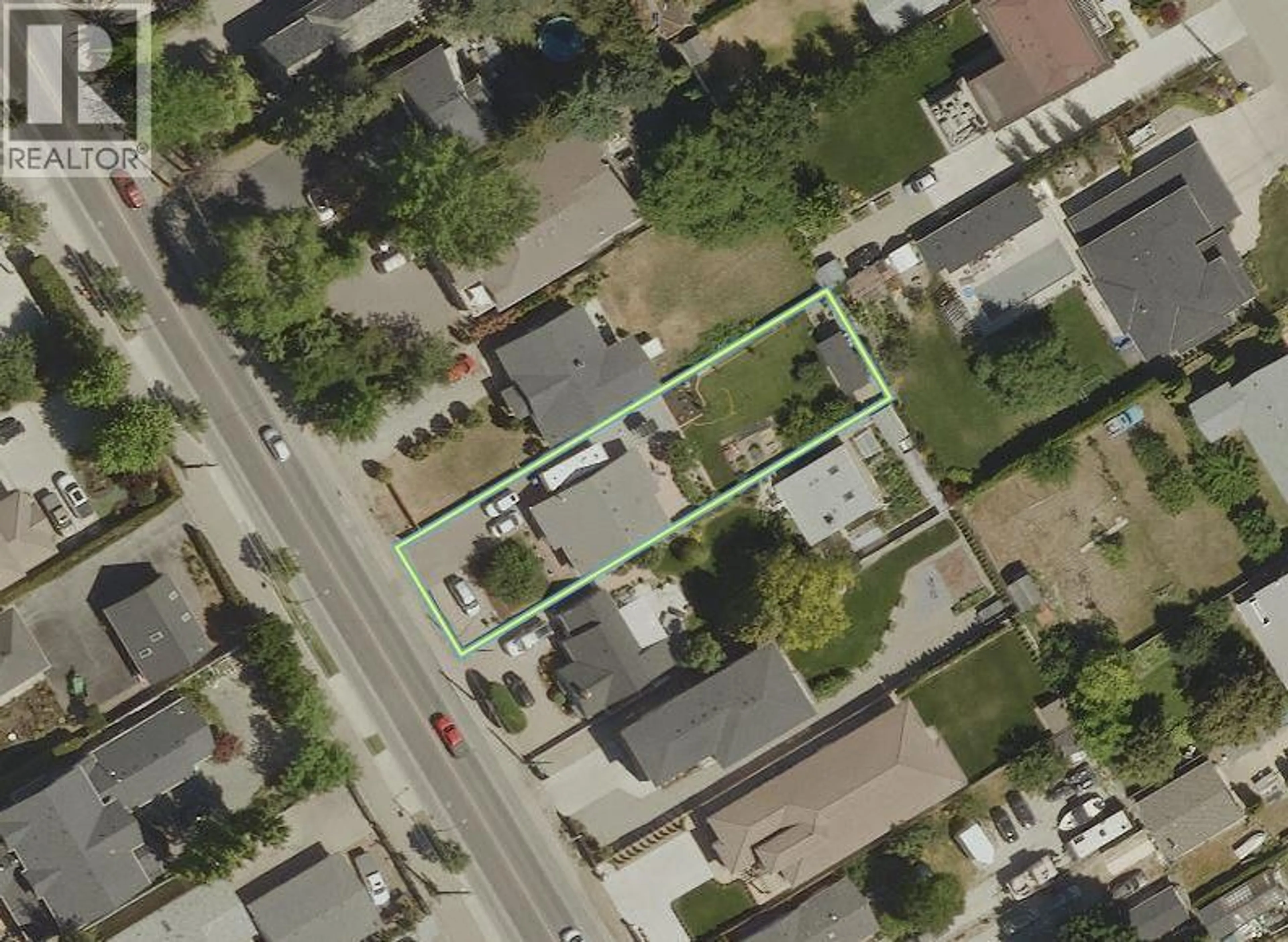 A pic from outside/outdoor area/front of a property/back of a property/a pic from drone, street for 3537 LAKESHORE ROAD, Kelowna British Columbia V1W3K1