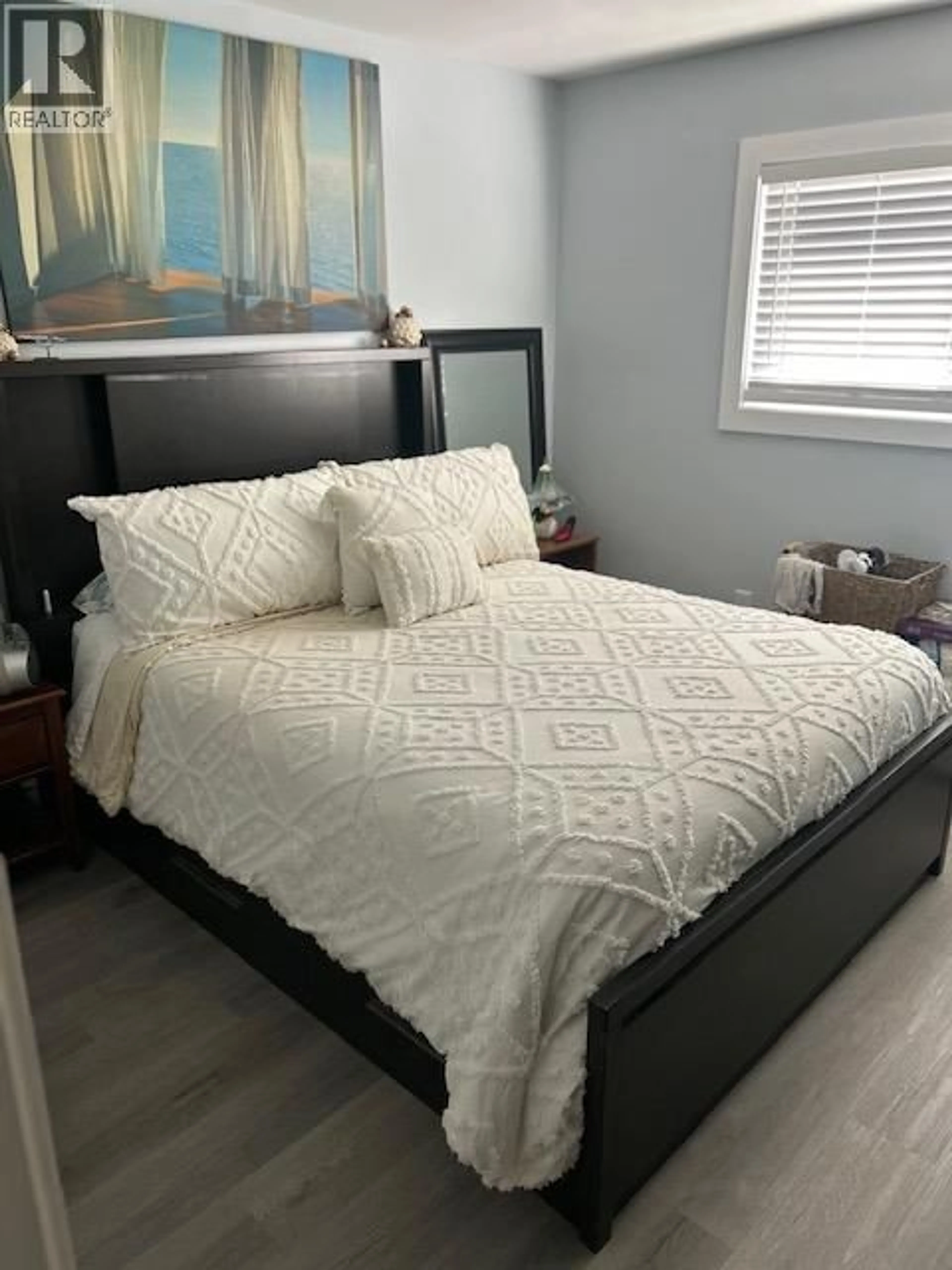 Bedroom with bed, unknown for 3537 LAKESHORE ROAD, Kelowna British Columbia V1W3K1