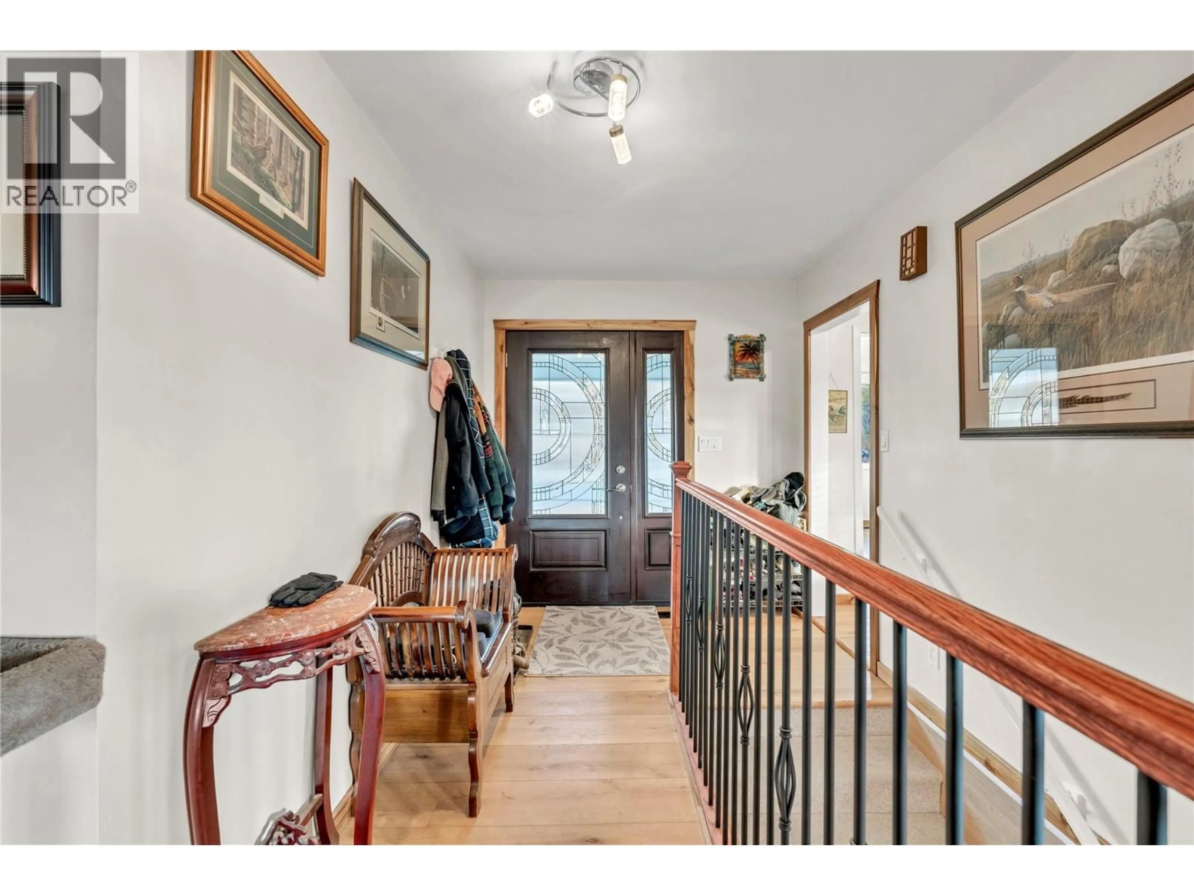 Indoor foyer for 404 GRANT AVE OTHER, Princeton British Columbia V0X1W0