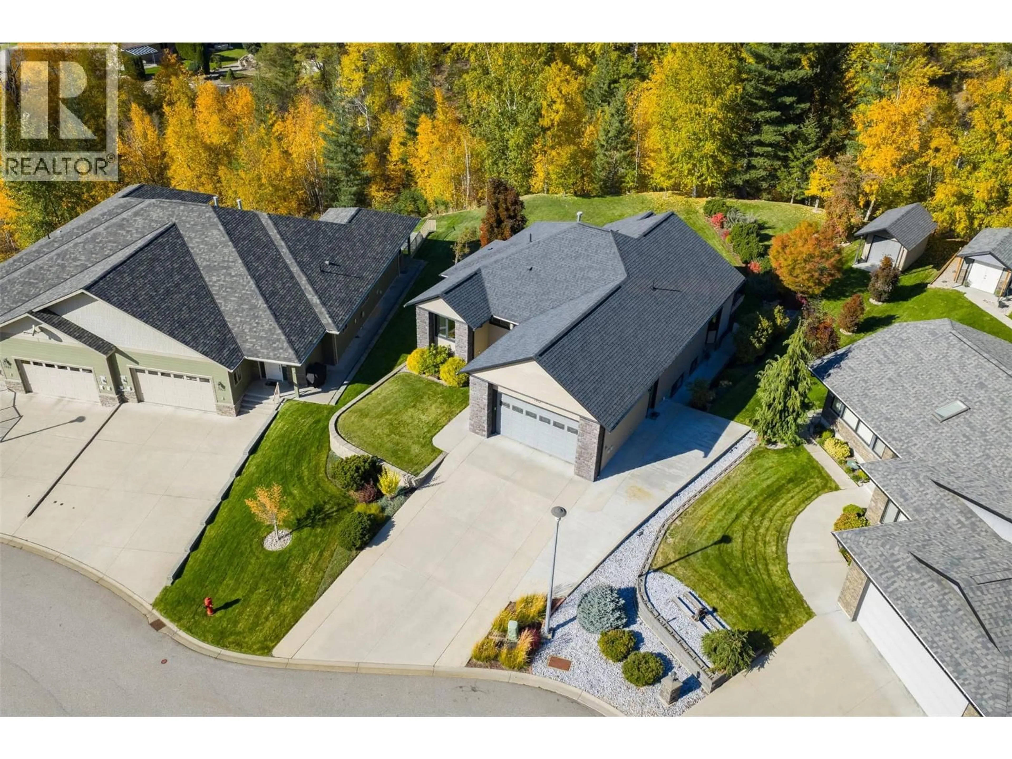 A pic from outside/outdoor area/front of a property/back of a property/a pic from drone, street for 7912 BIRCHWOOD DRIVE, Trail British Columbia V1R4Y4