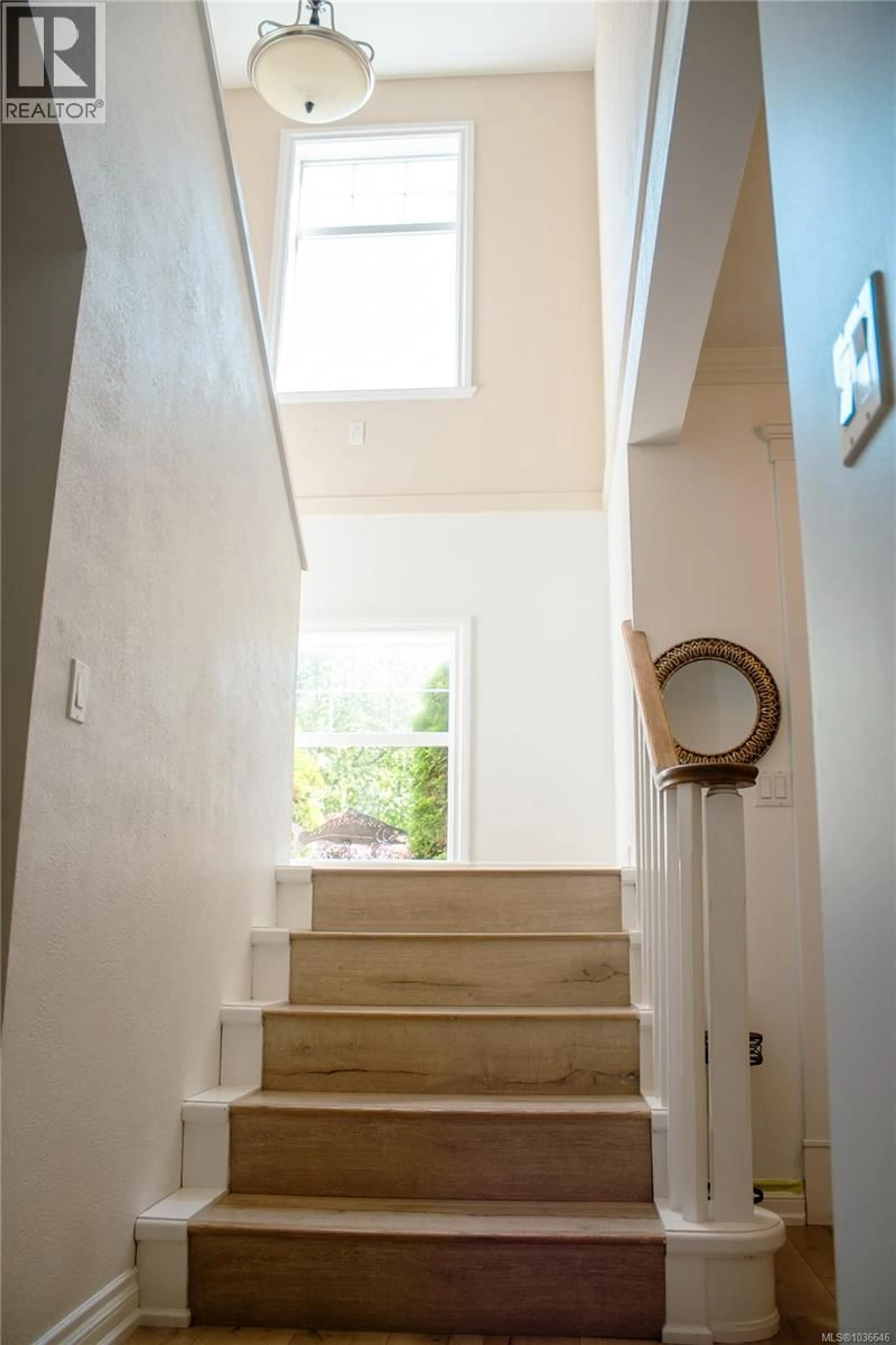 Stairs for 907 SAVARY DRIVE, Qualicum Beach British Columbia V9K1R7