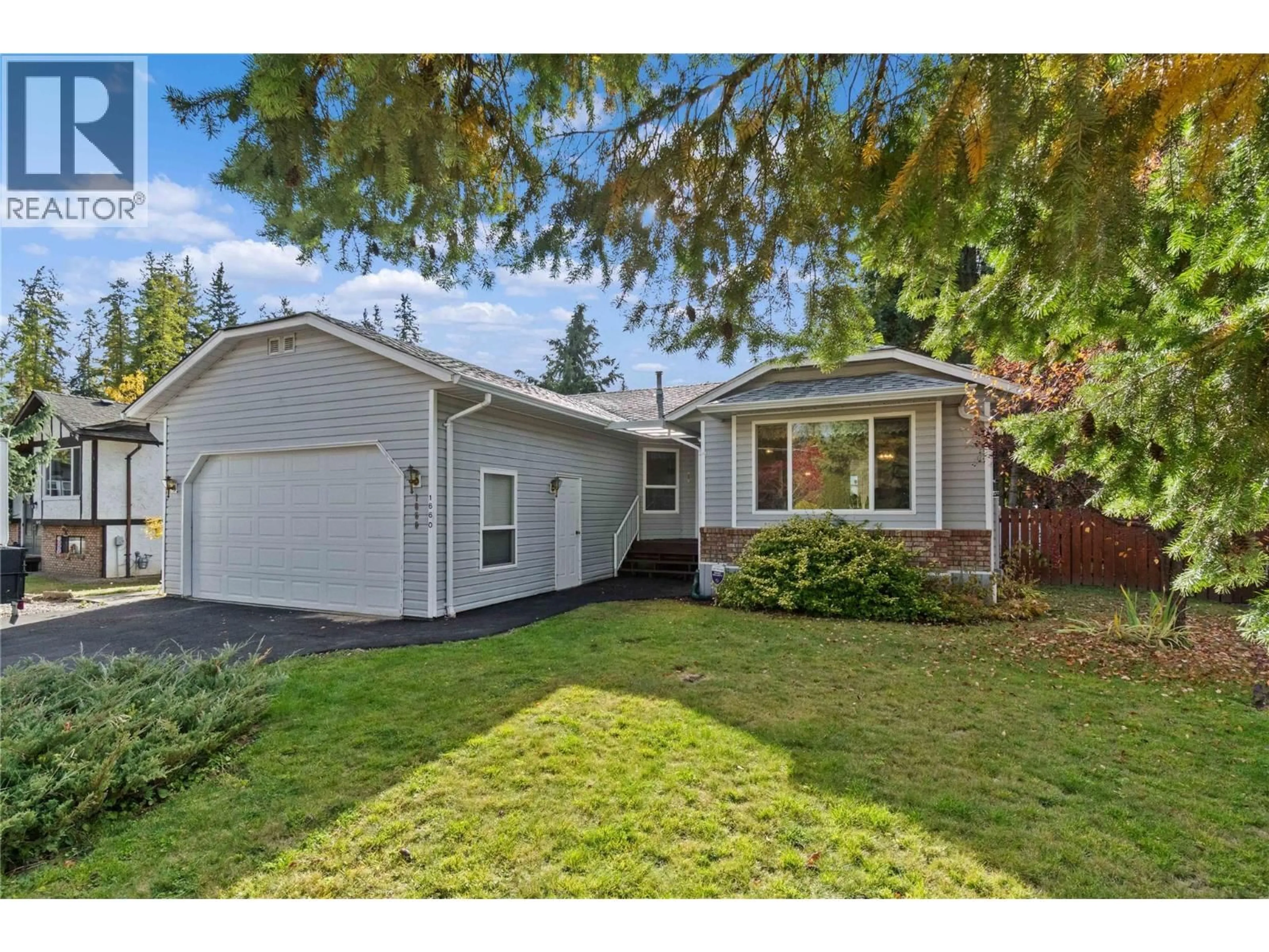 Home with vinyl exterior material, street for 1660 15 AVENUE SOUTHEAST, Salmon Arm British Columbia V1E2E7