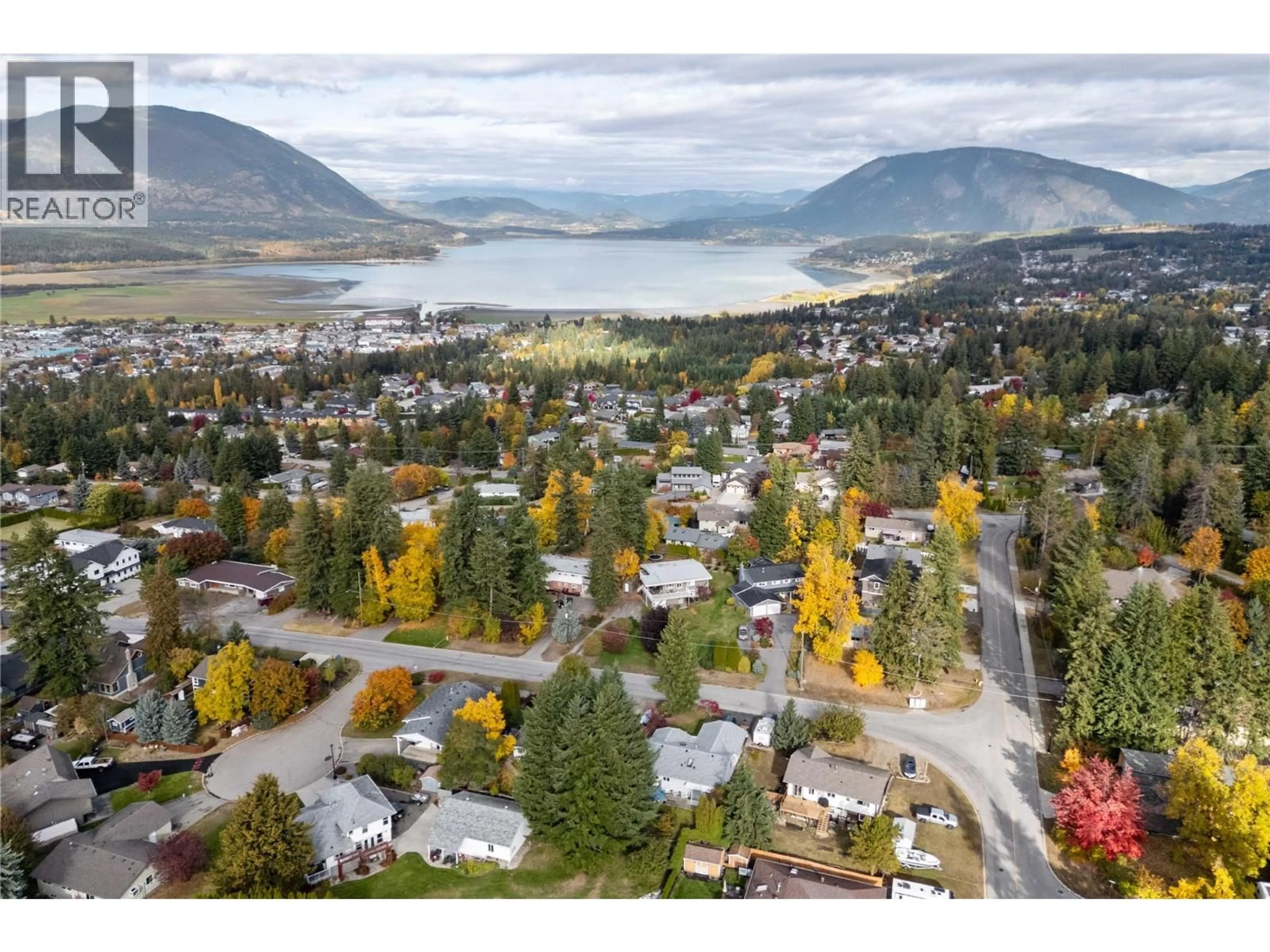 A pic from outside/outdoor area/front of a property/back of a property/a pic from drone, mountain view for 1660 15 AVENUE SOUTHEAST, Salmon Arm British Columbia V1E2E7