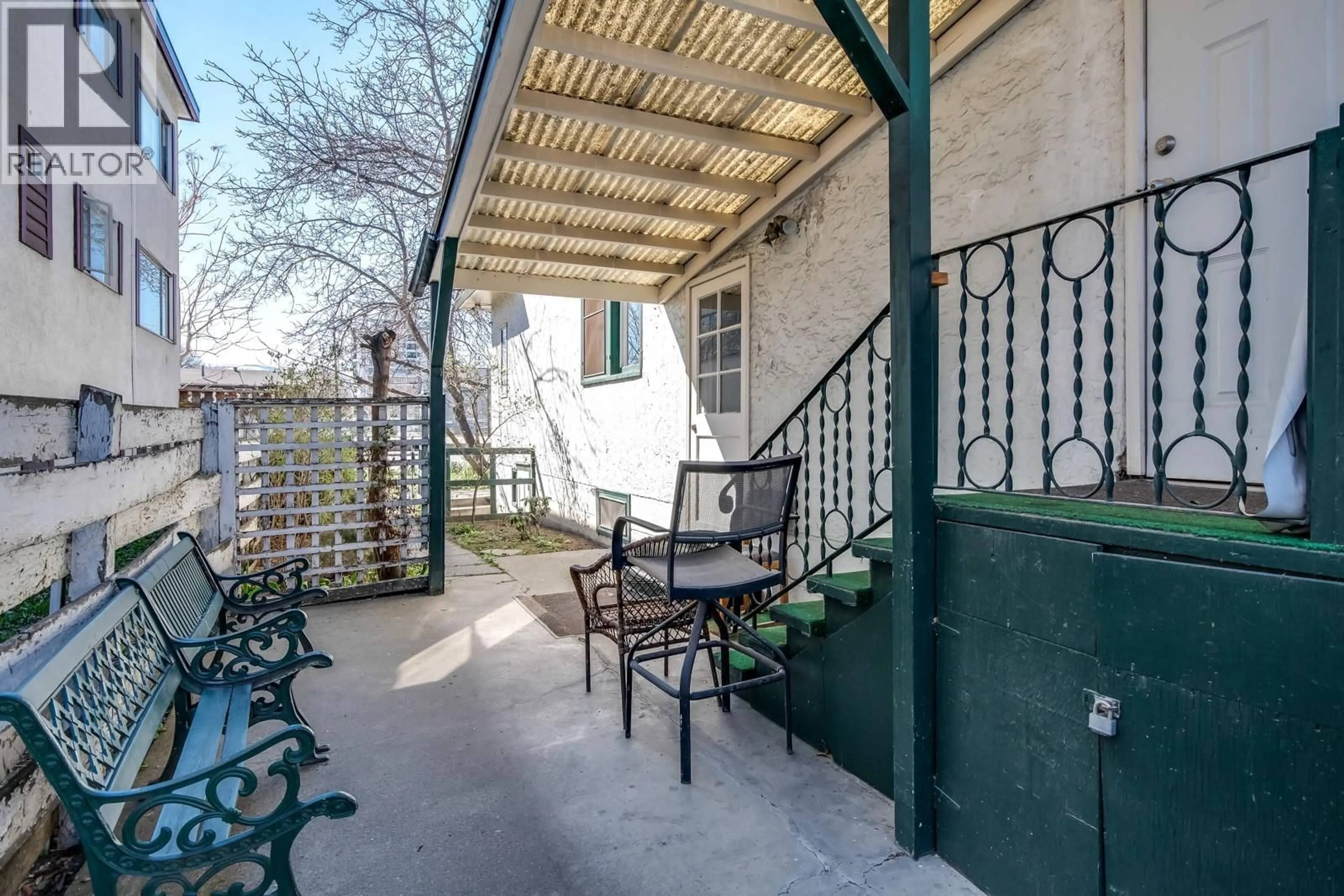 Patio, street for 730 BERNARD AVENUE, Kelowna British Columbia V1Y6P5