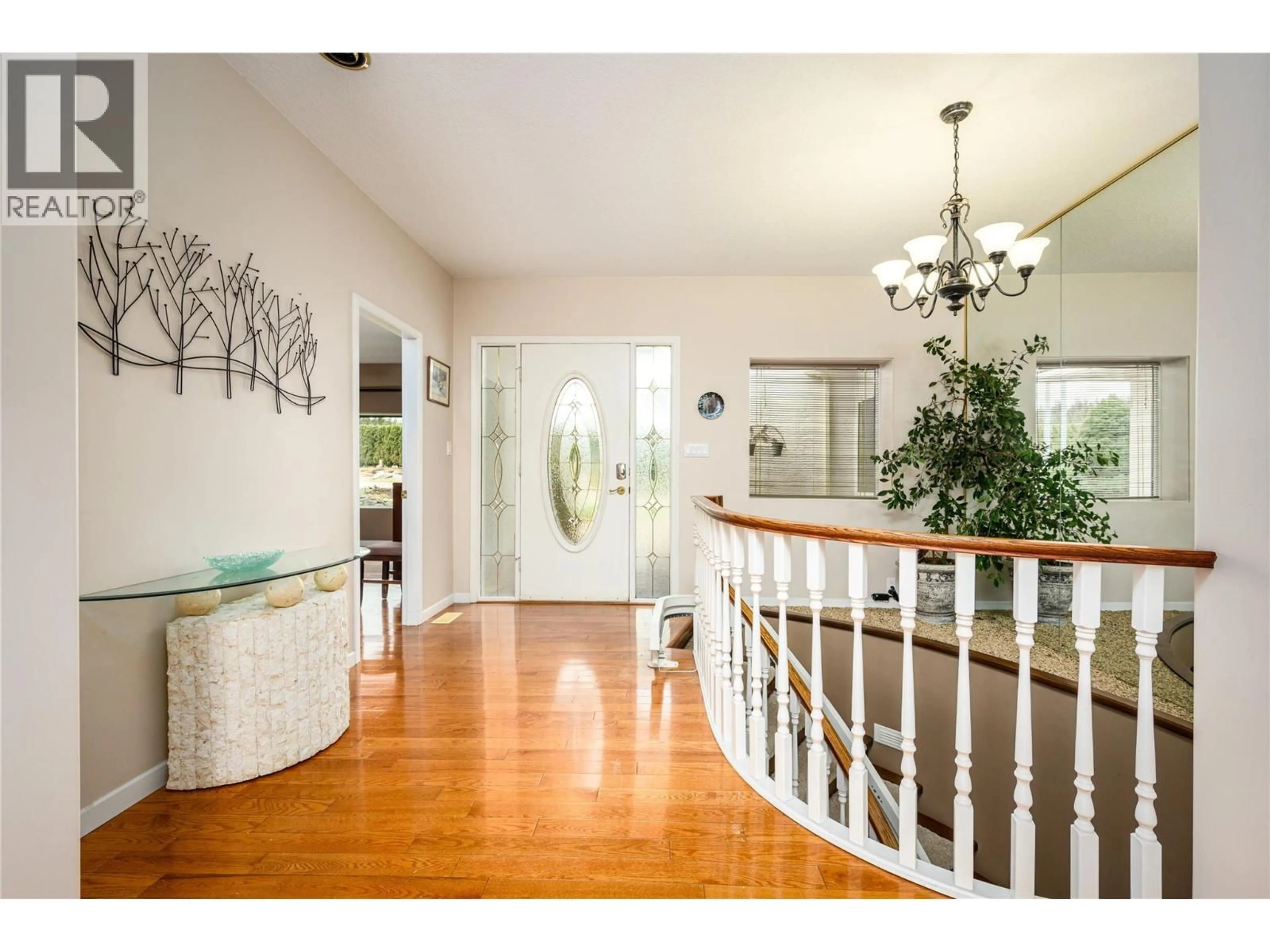 Indoor entryway for 305 COUNTRY ESTATE PLACE, Vernon British Columbia V1B2W7