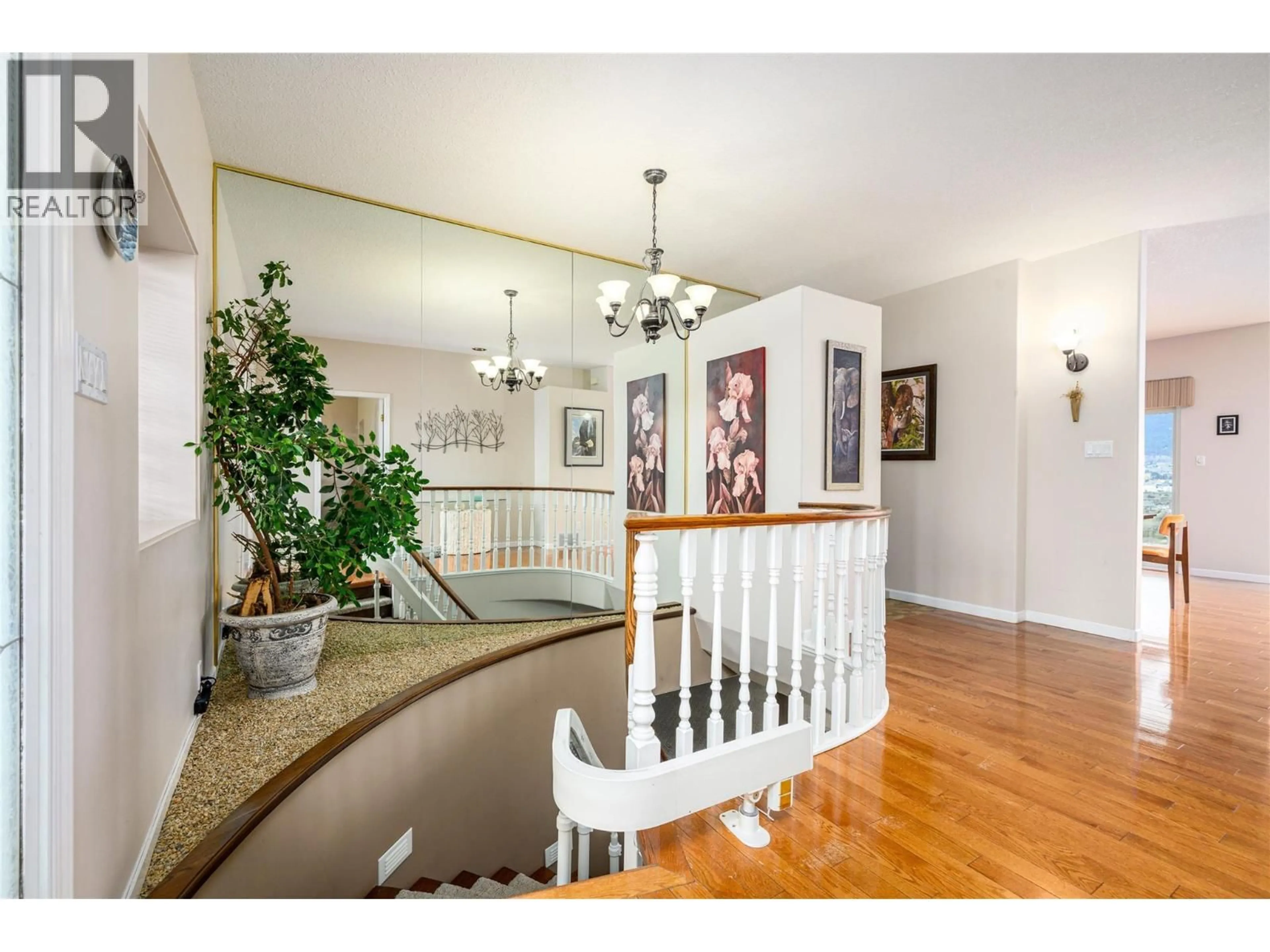 Indoor entryway for 305 COUNTRY ESTATE PLACE, Vernon British Columbia V1B2W7