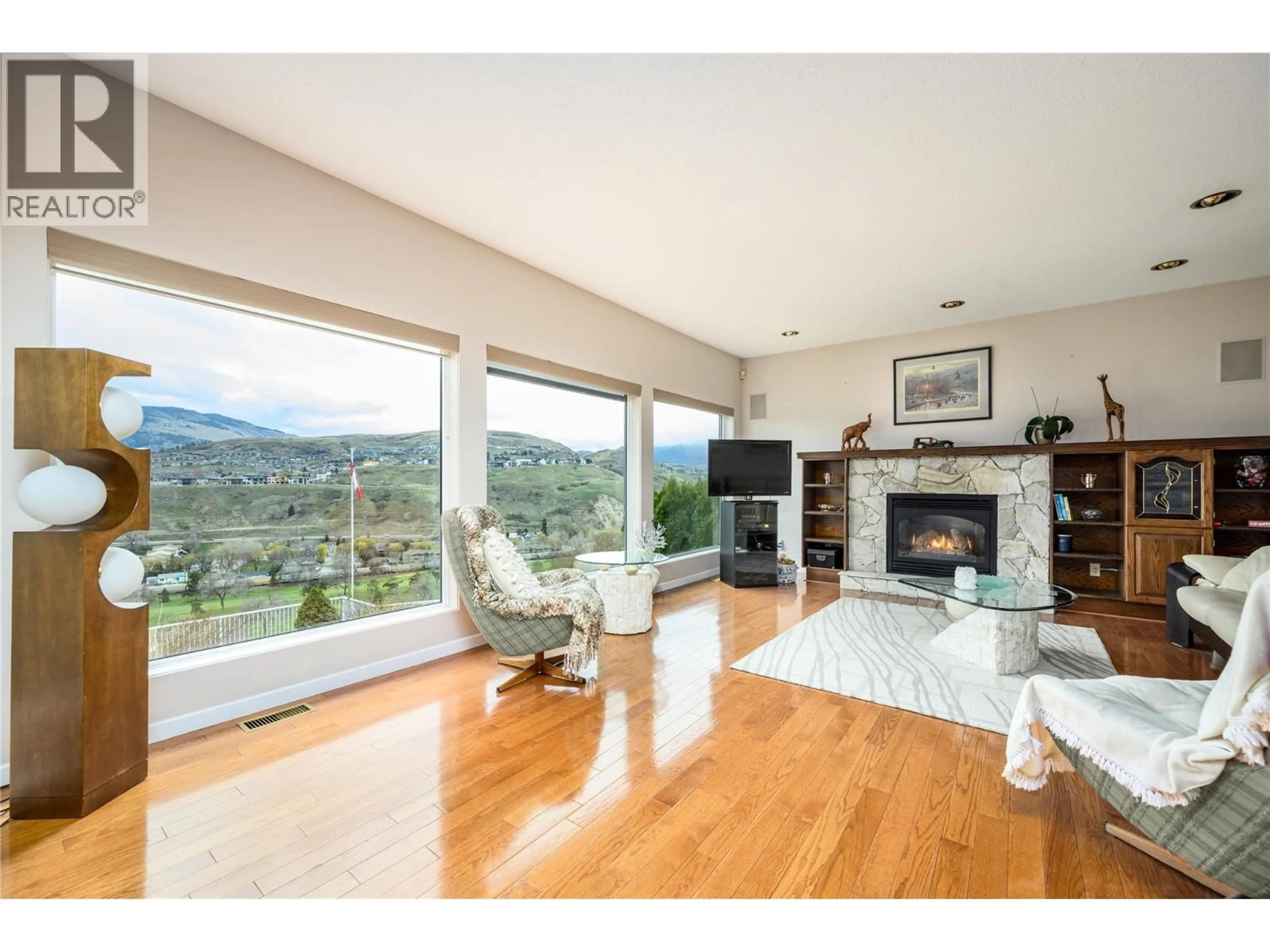 Living room with furniture, wood/laminate floor for 305 COUNTRY ESTATE PLACE, Vernon British Columbia V1B2W7
