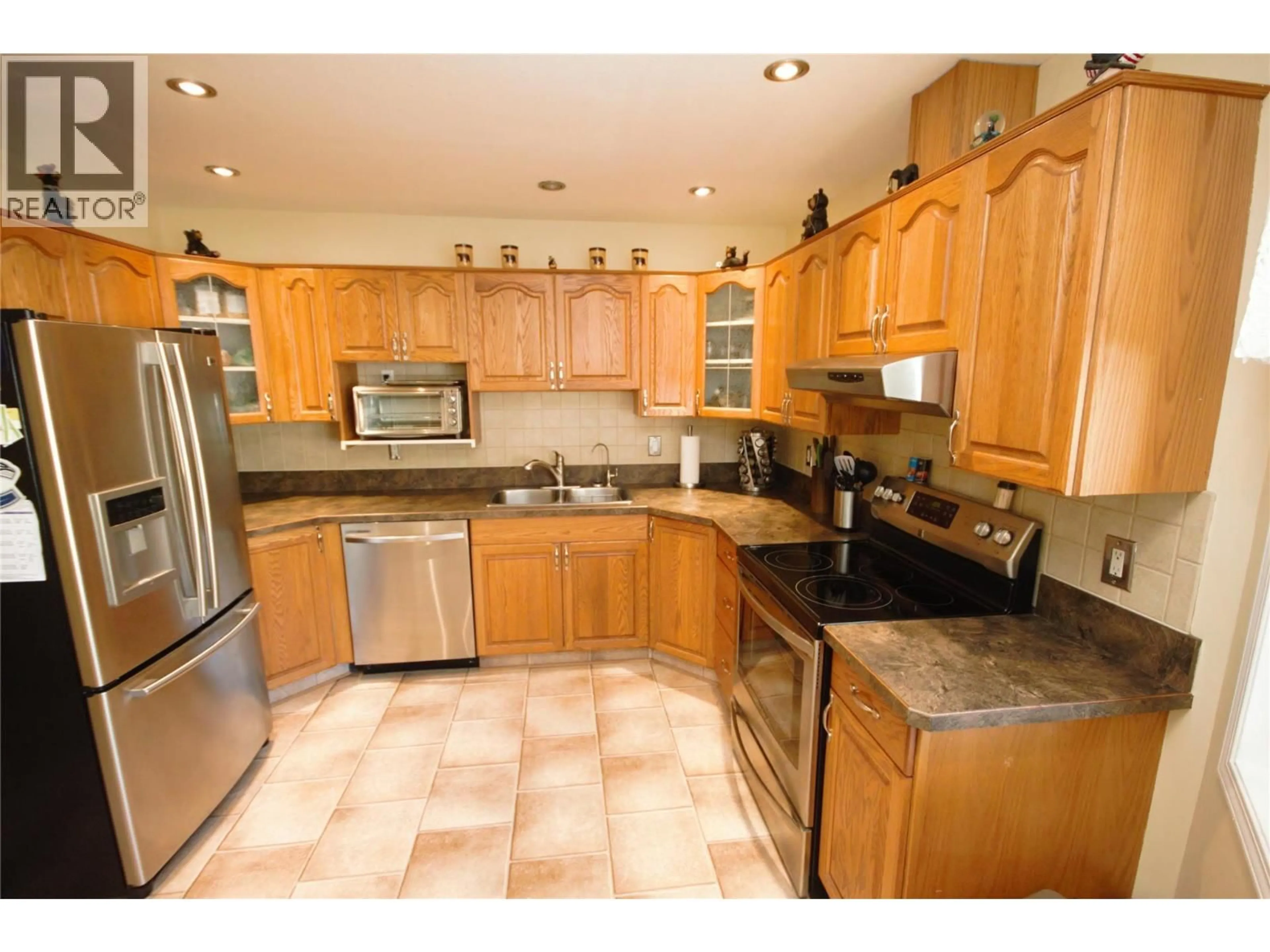 Standard kitchen, ceramic/tile floor for 1 - 115 REDWING PLACE, Oliver British Columbia V0H1T4