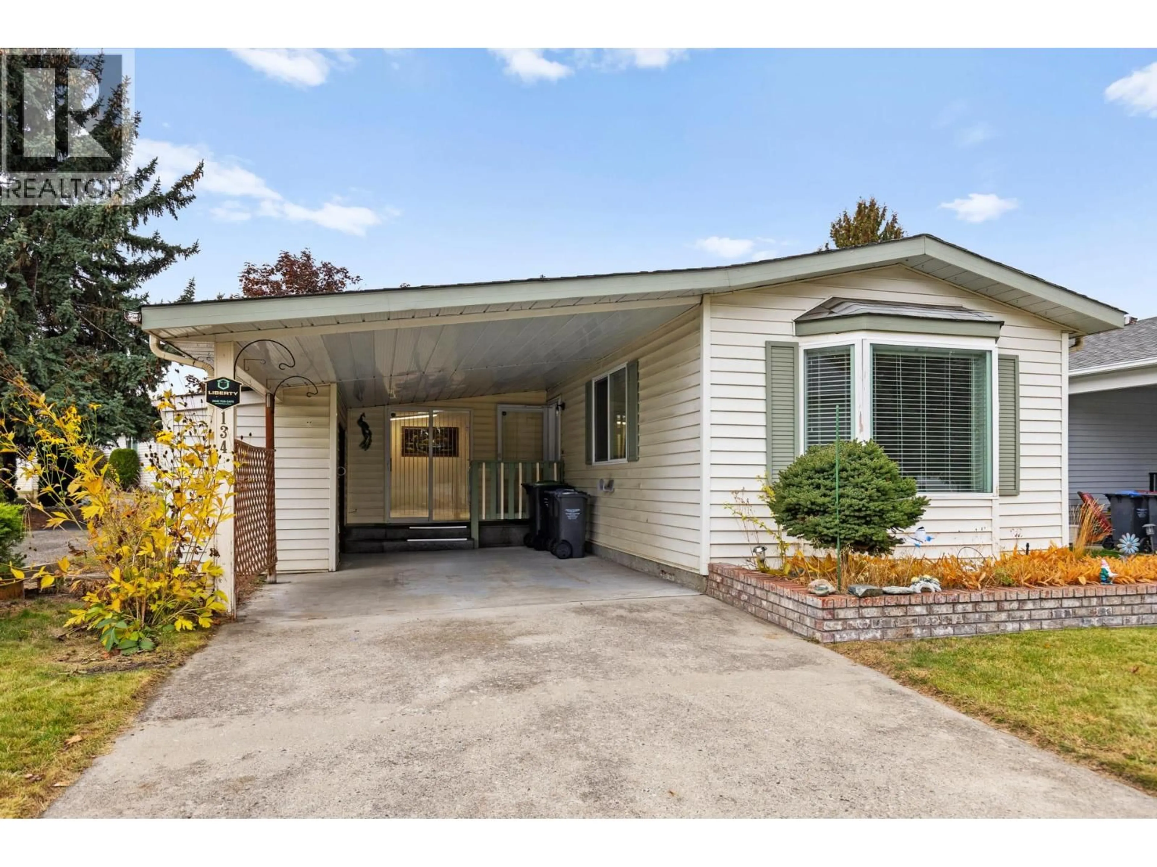 Home with vinyl exterior material, street for 134 - 1255 RAYMER AVENUE, Kelowna British Columbia V1W3P8