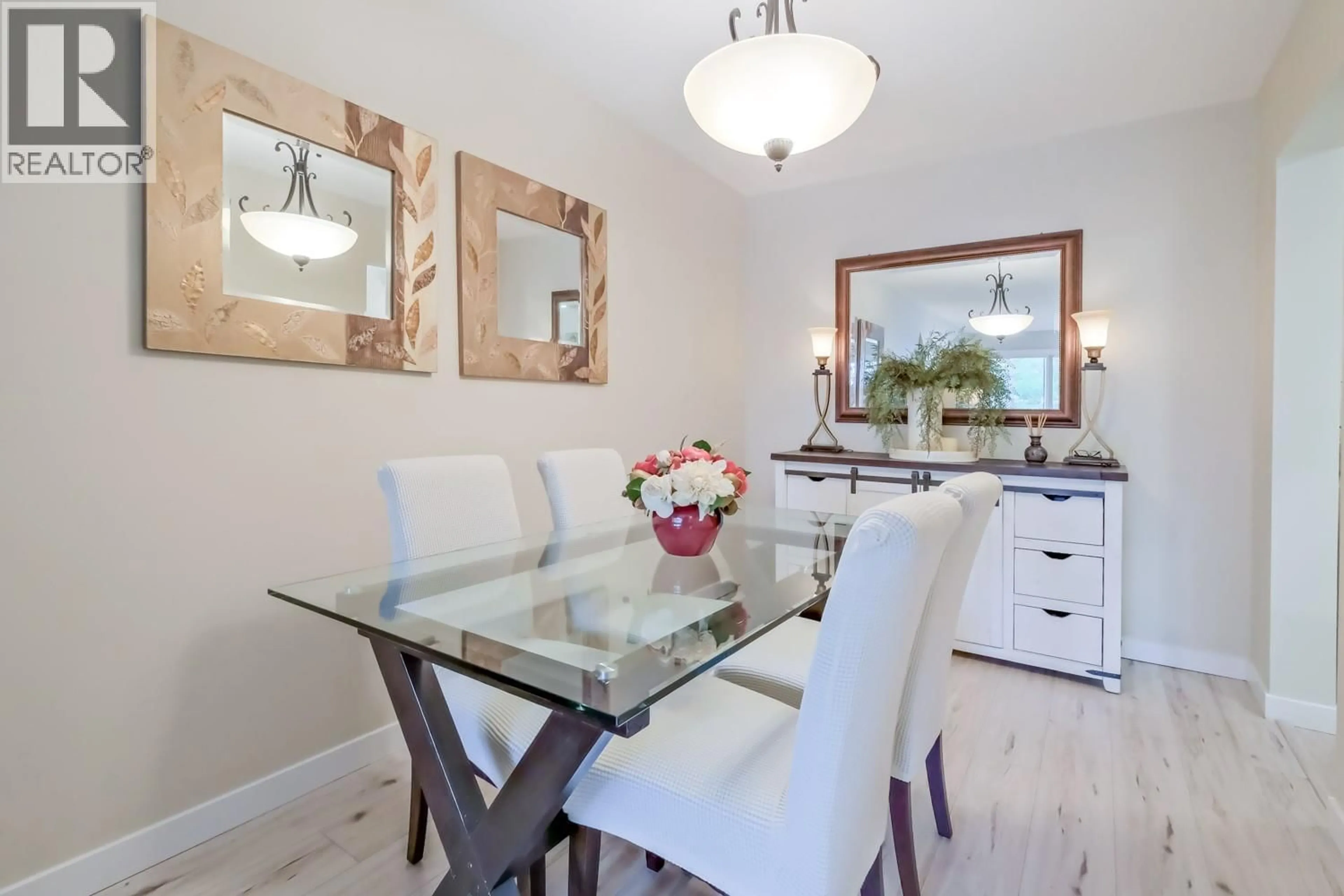 Dining room, wood/laminate floor for 209 - 1170 BROOKSIDE AVENUE, Kelowna British Columbia V1Y5T4
