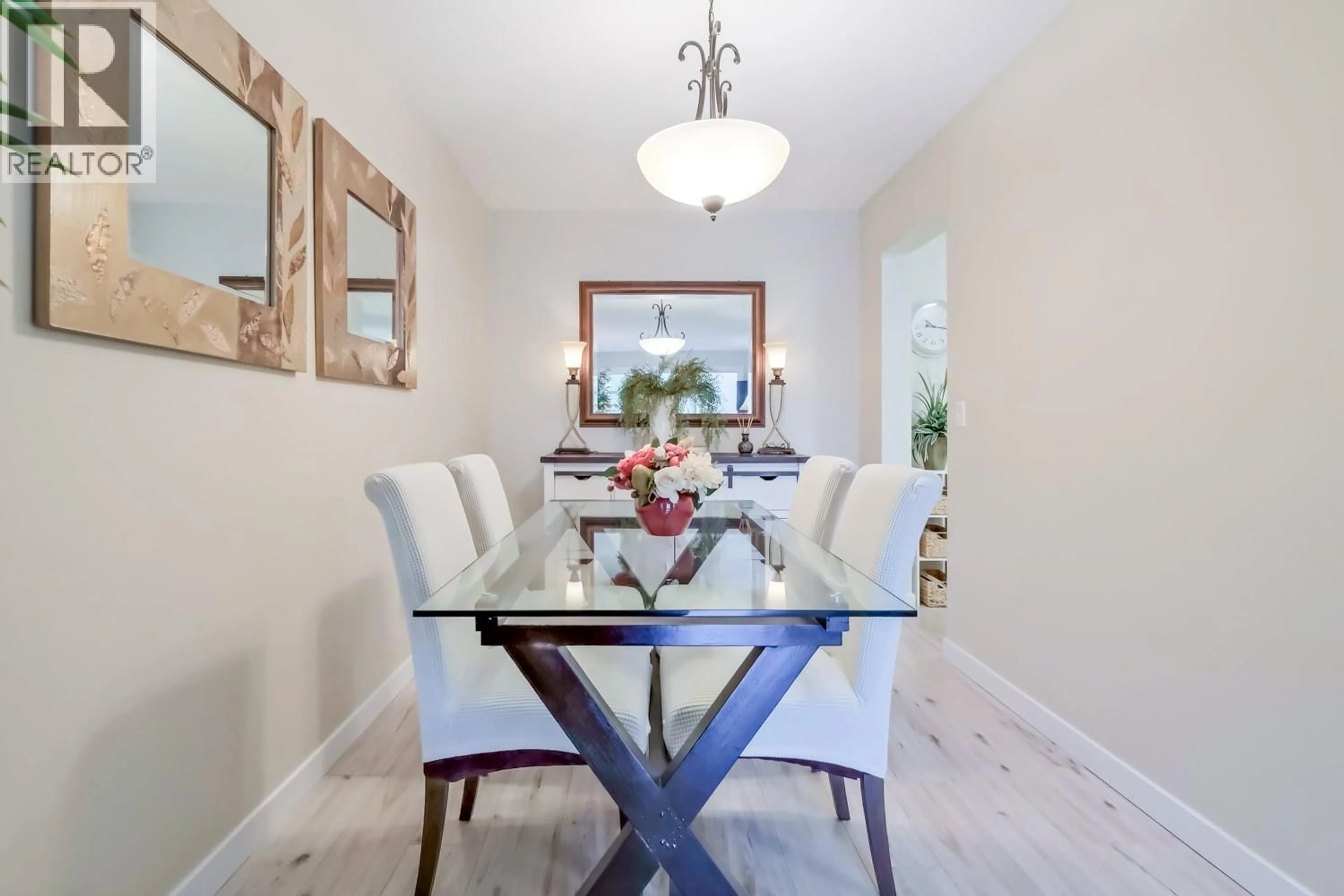 Dining room, wood/laminate floor for 209 - 1170 BROOKSIDE AVENUE, Kelowna British Columbia V1Y5T4